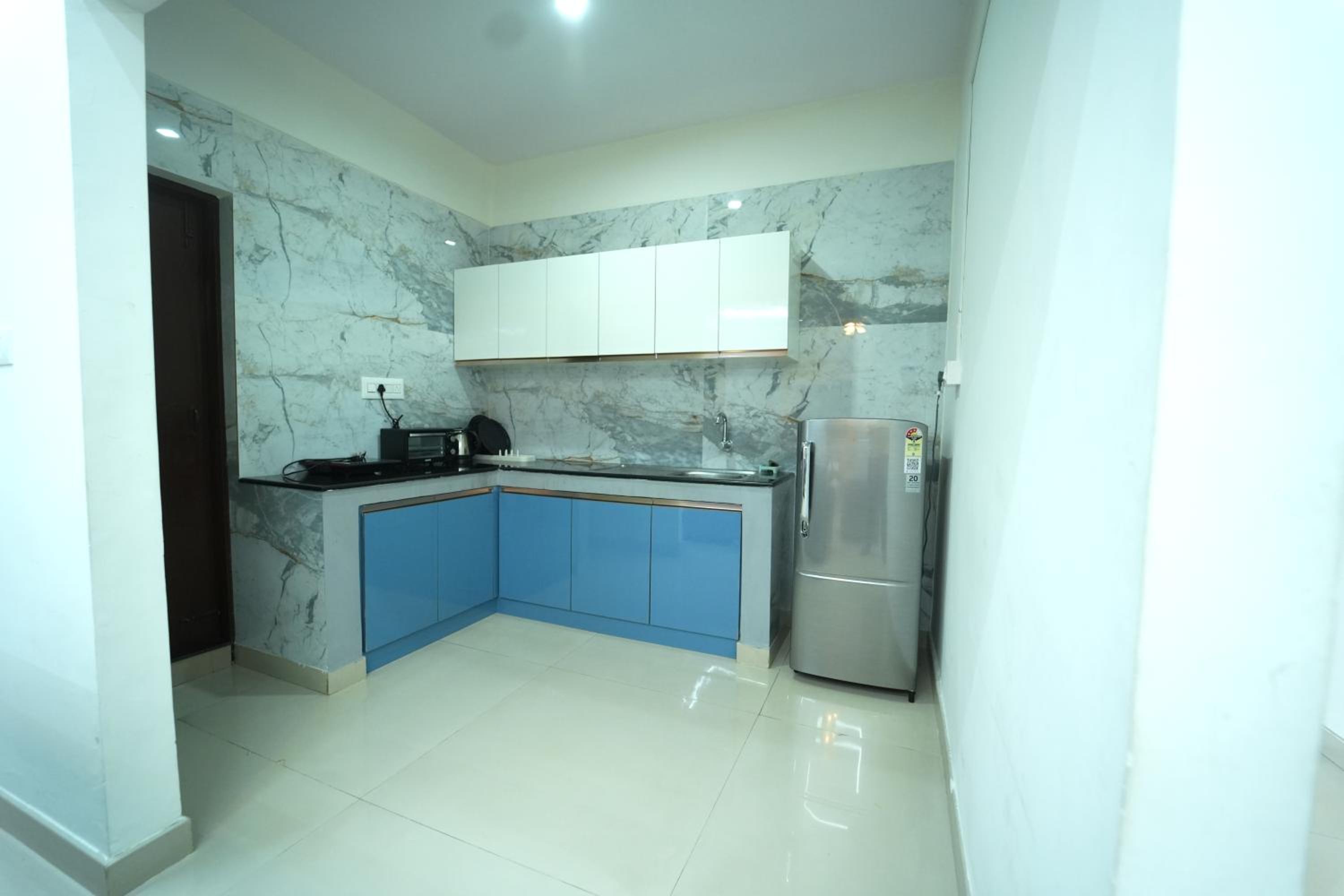 Apartment with Balcony photo 1