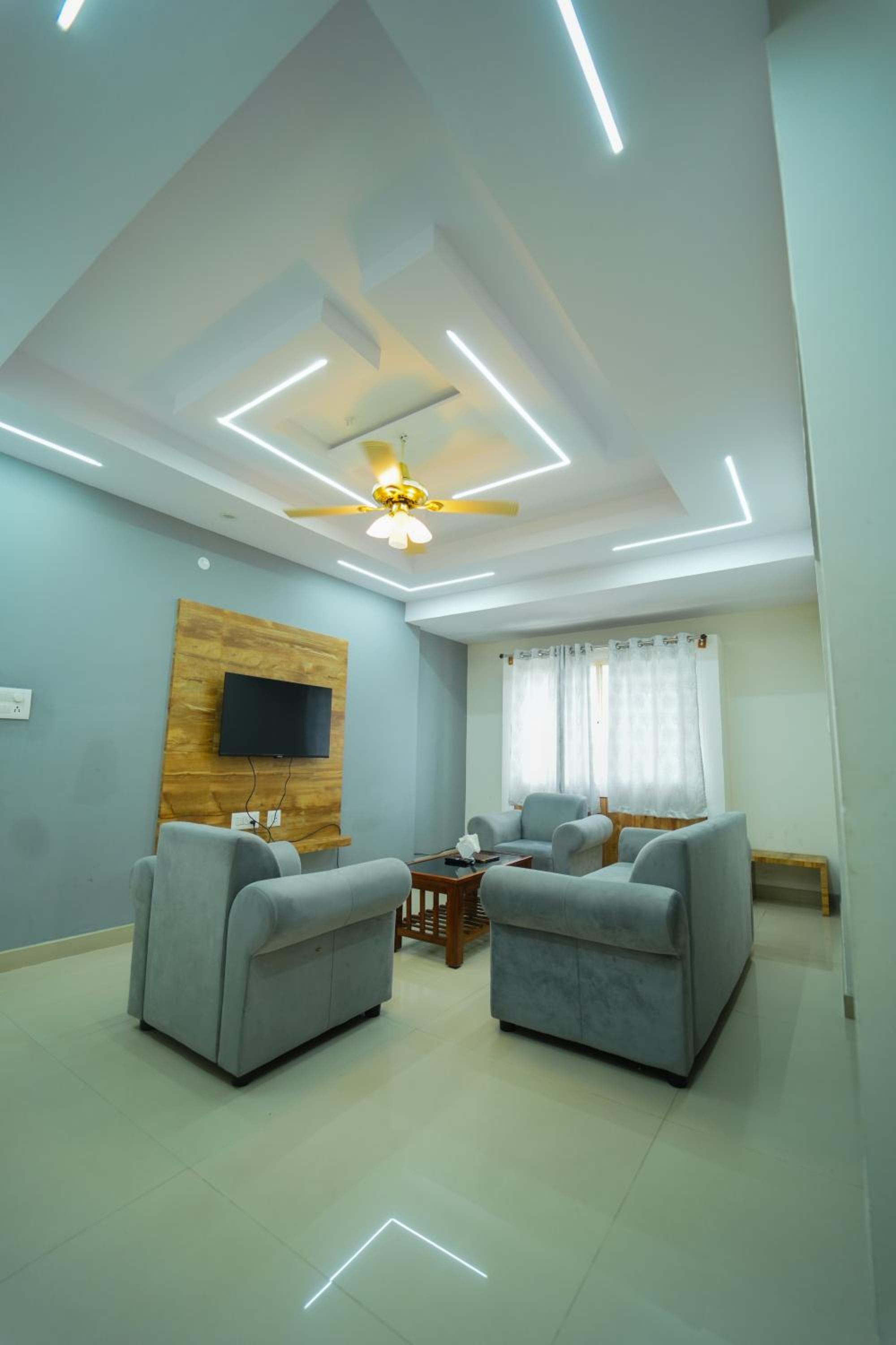 Apartment with Balcony photo 3