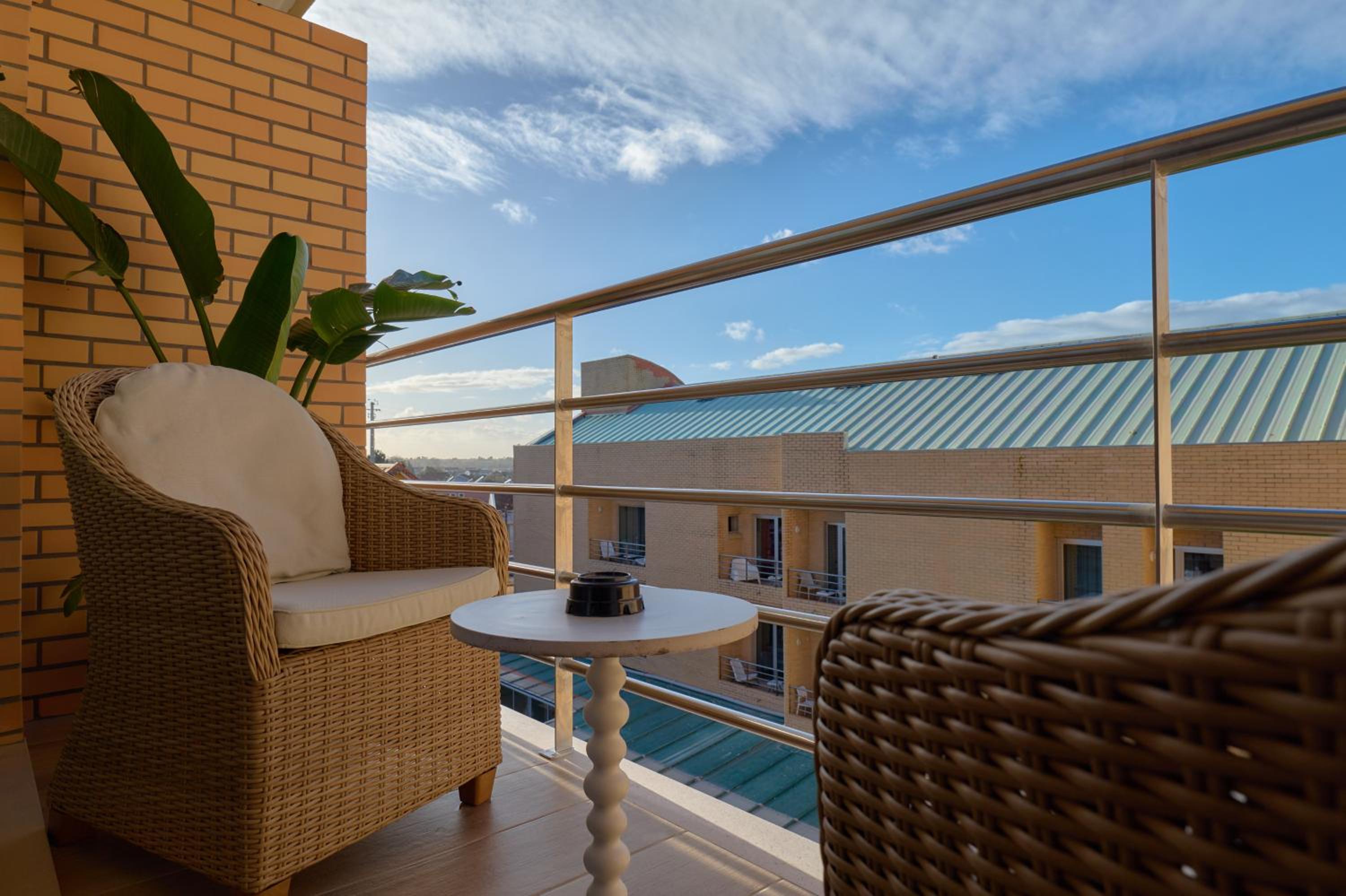 Deluxe Double Room with Balcony - Photo 6