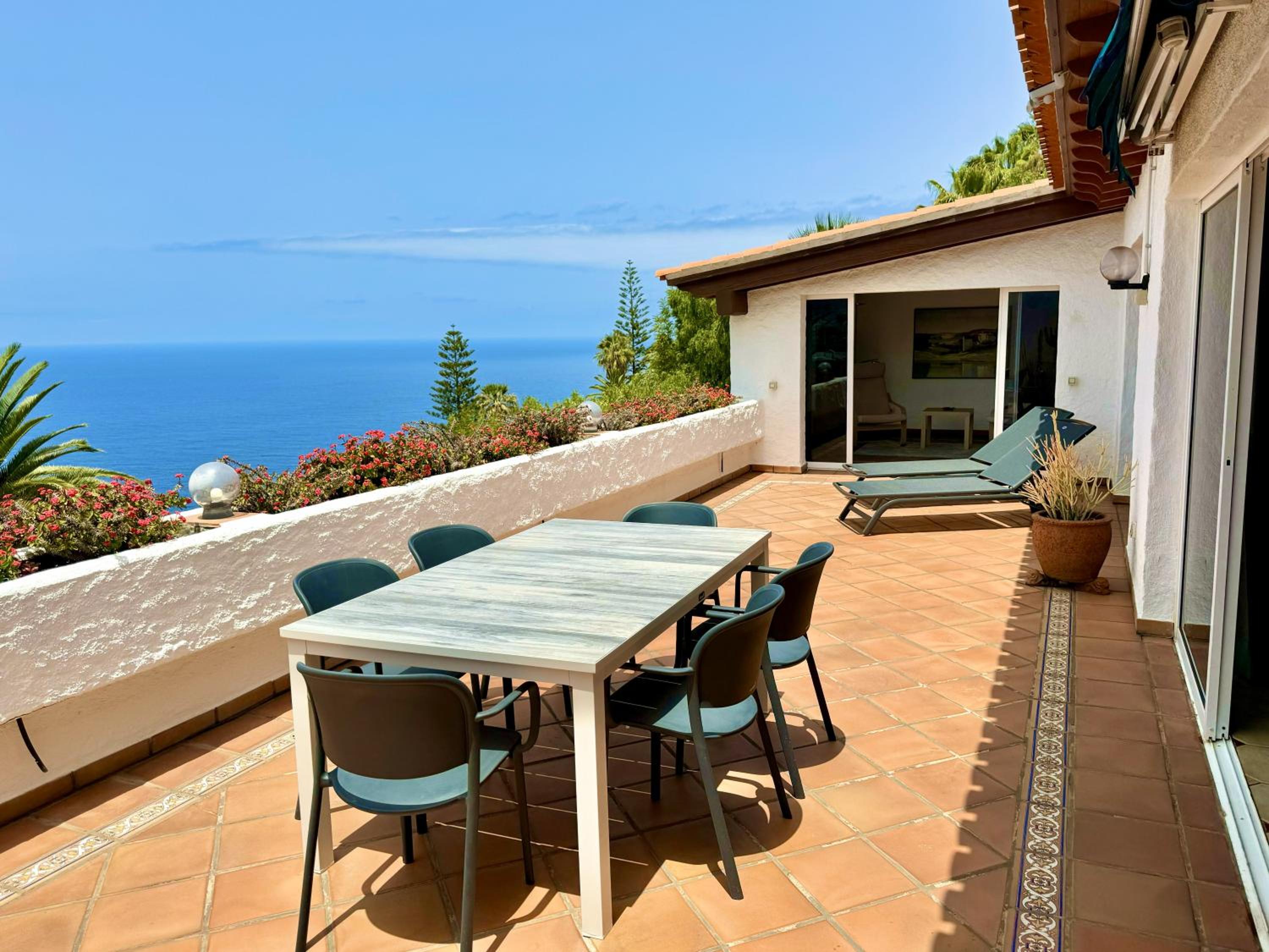 Two-Bedroom Apartment with Terrace and Sea View