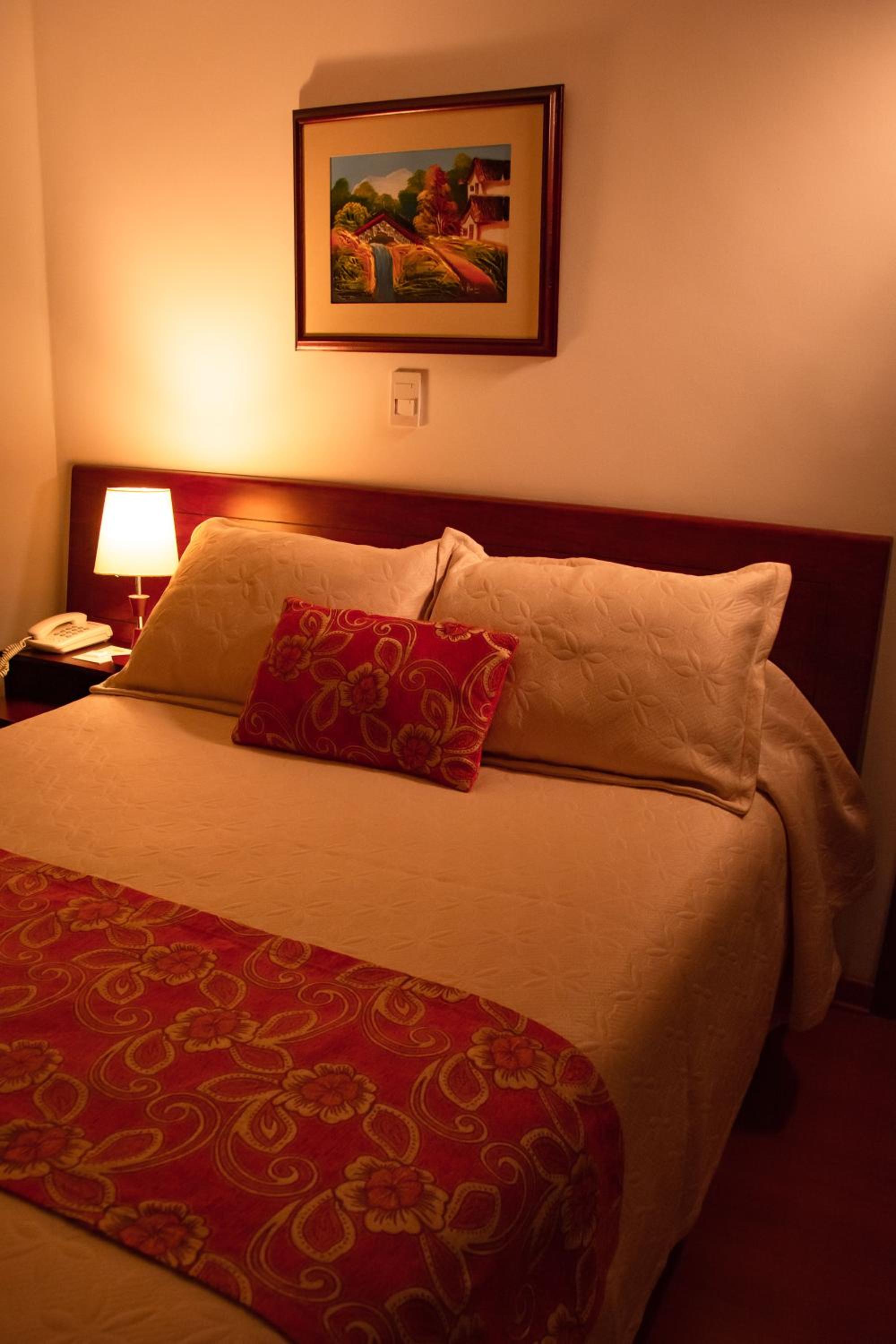 Single Room with Private Bathroom photo 2