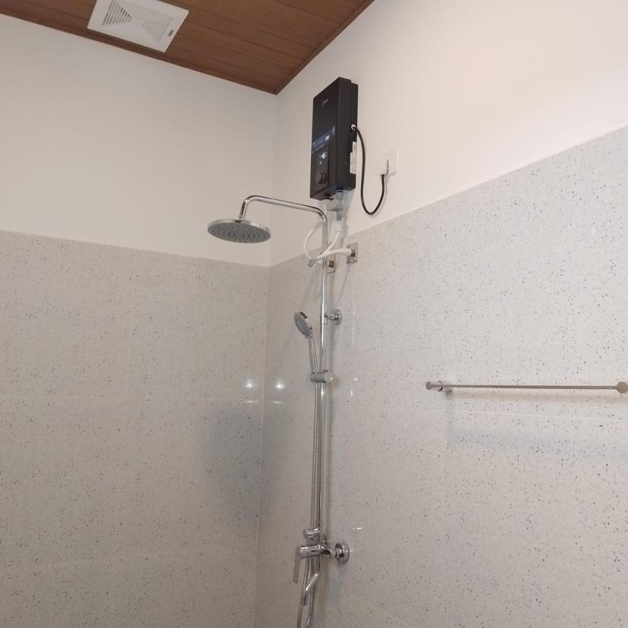 Triple Room with Private Bathroom - Photo 8