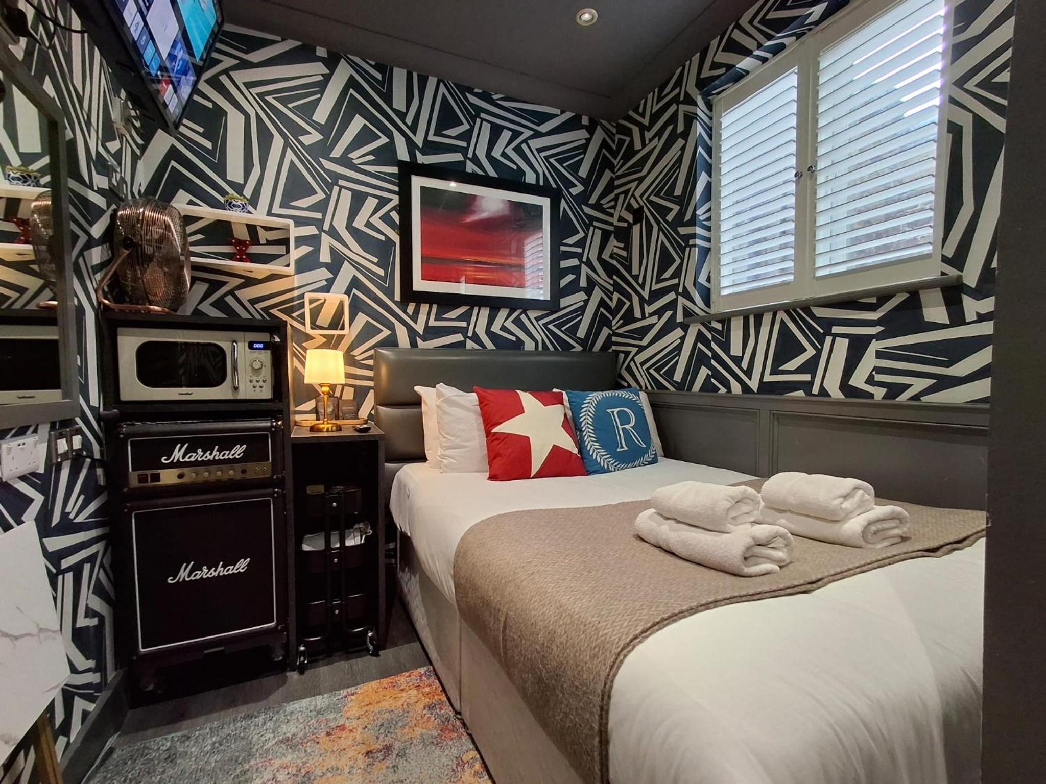 The Rokxy Crash Pad photo 3