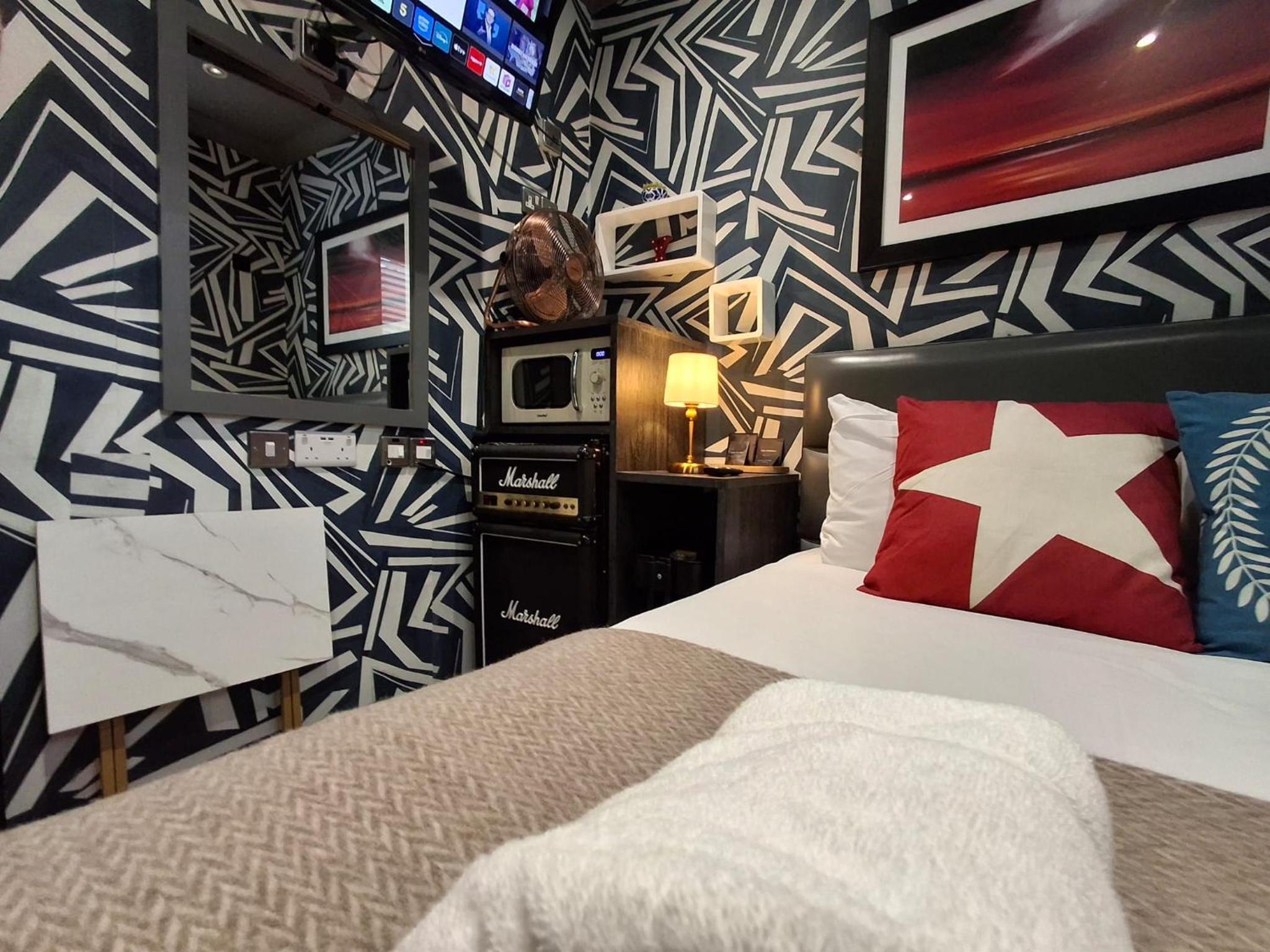 The Rokxy Crash Pad photo 2