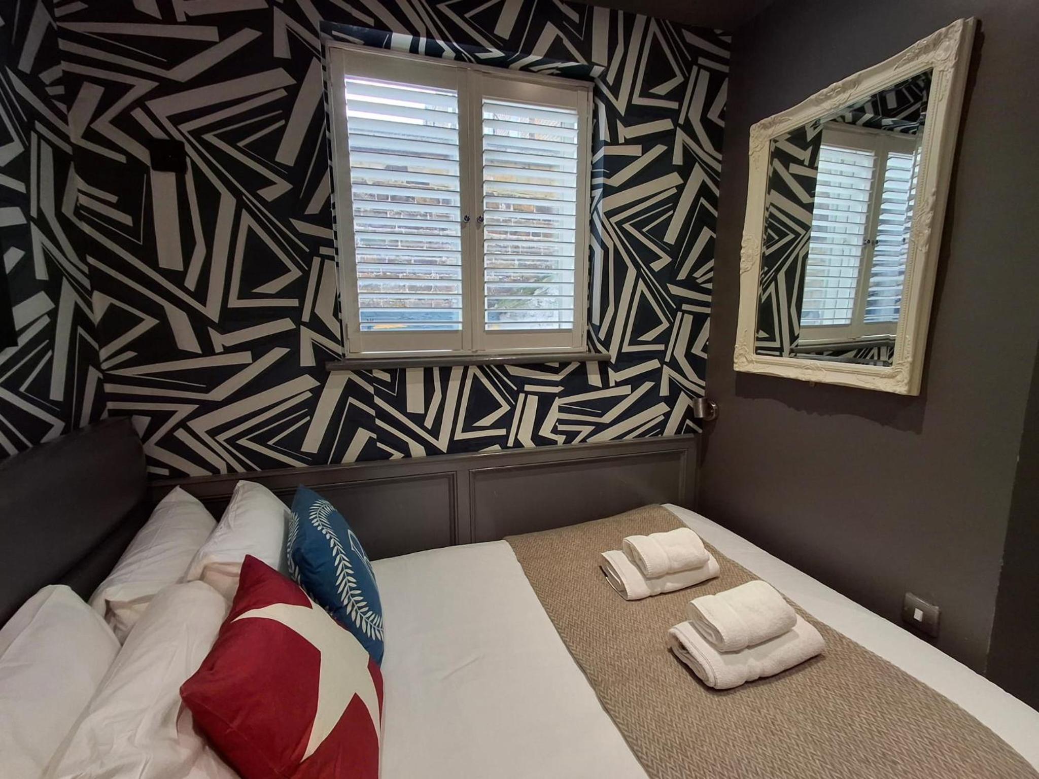 The Rokxy Crash Pad photo 1