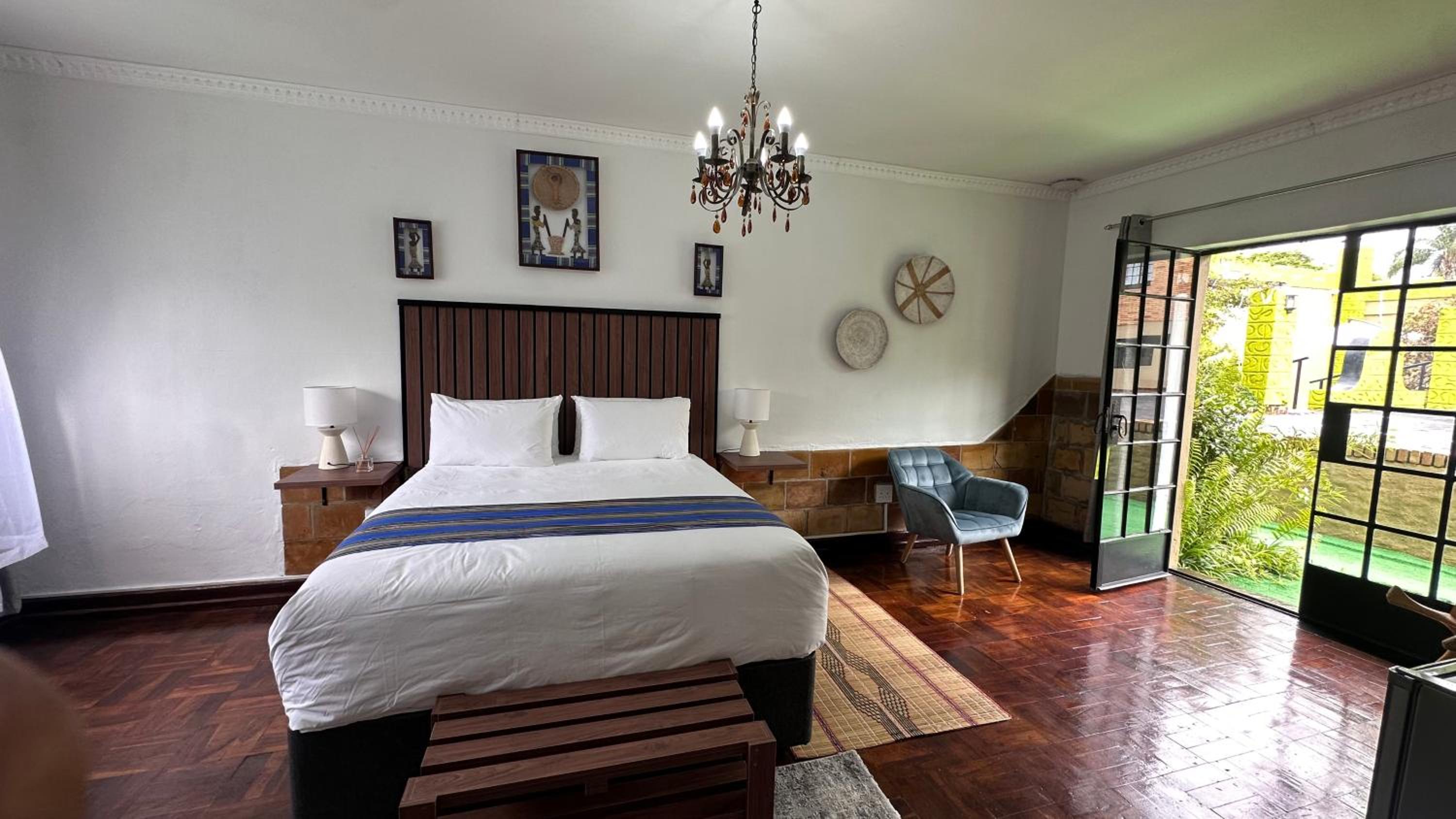 King Suite with Pool View