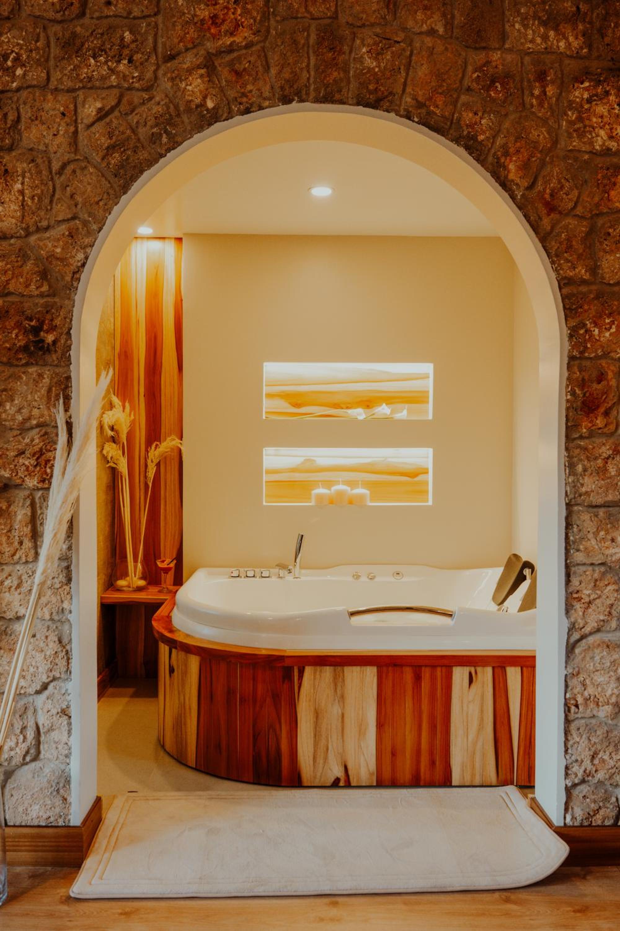 King Suite with Spa Bath photo 2