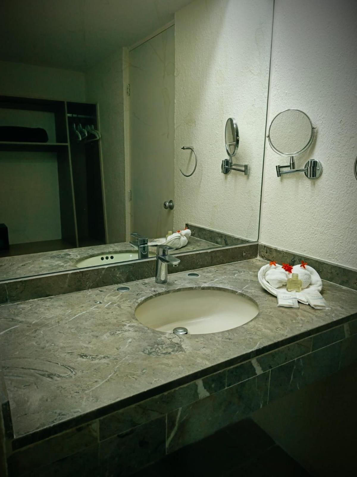 Deluxe King Room photo 3