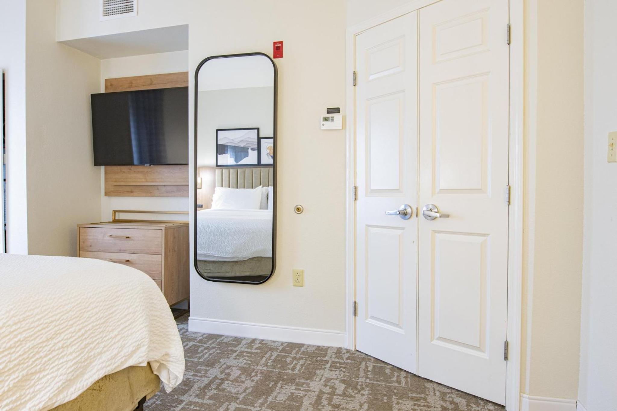 Two-Bedroom Suite - Non-Smoking - Photo 2