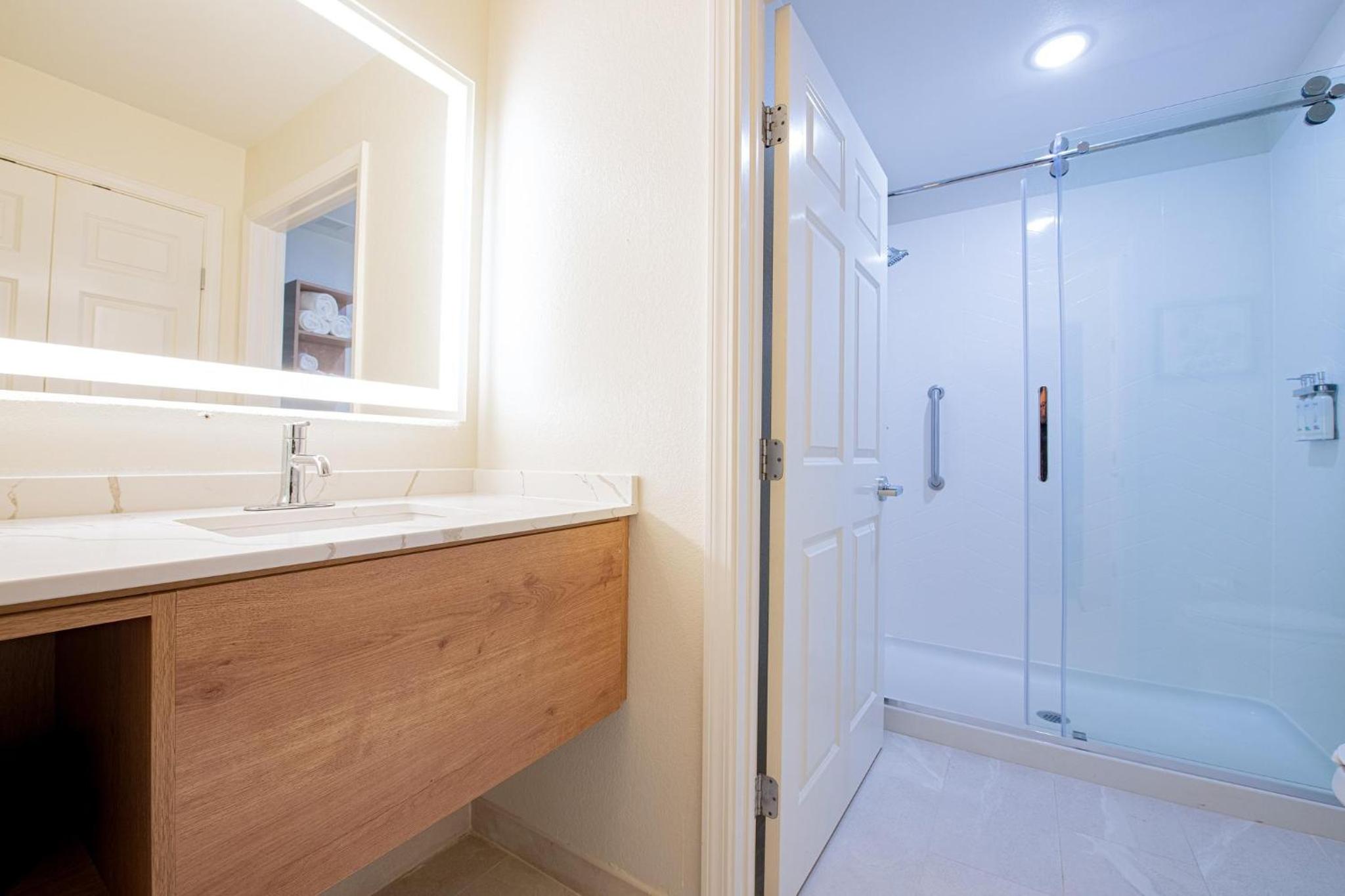 Two-Bedroom Suite - Non-Smoking - Photo 7