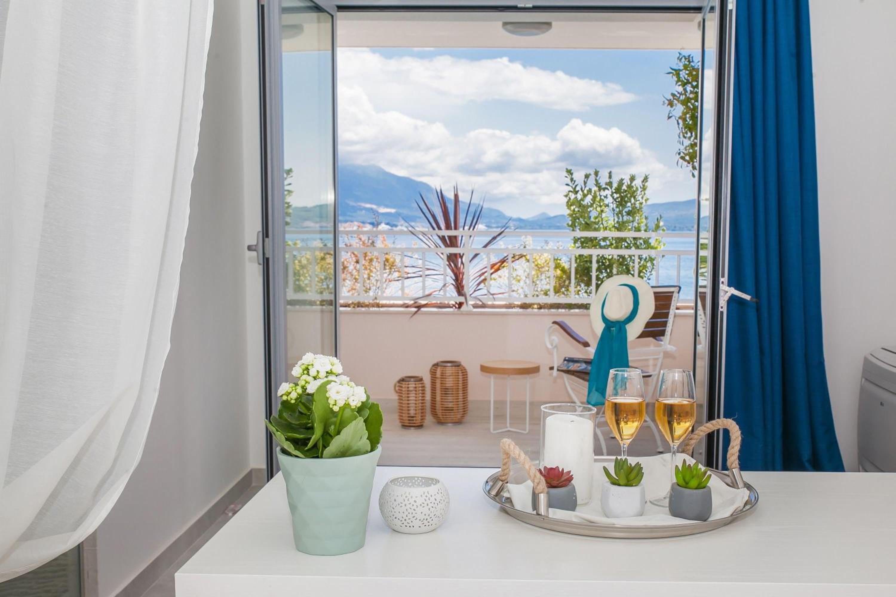 Junior Suite with Terrace and Sea View 