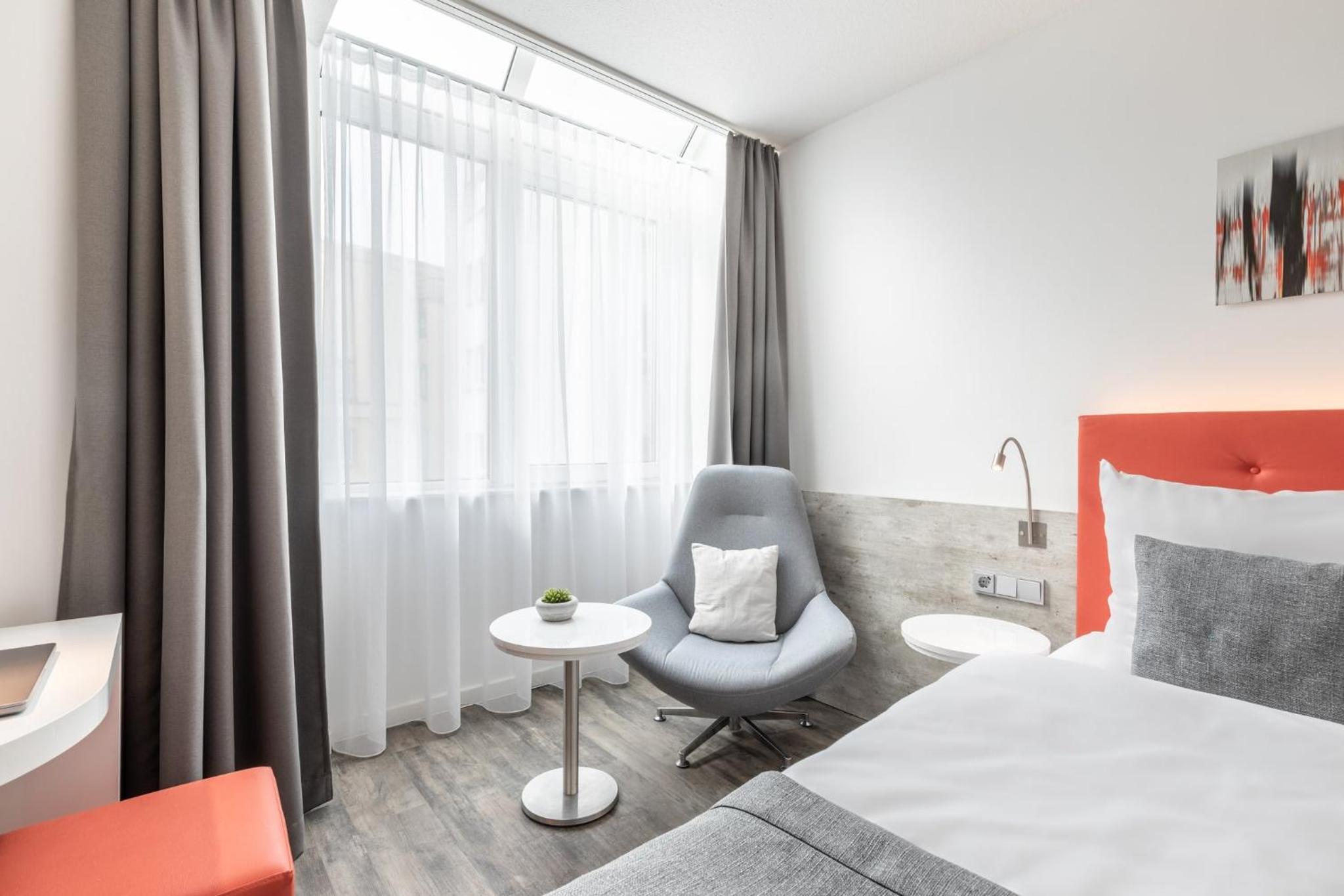 Standard Twin Room - Photo 3