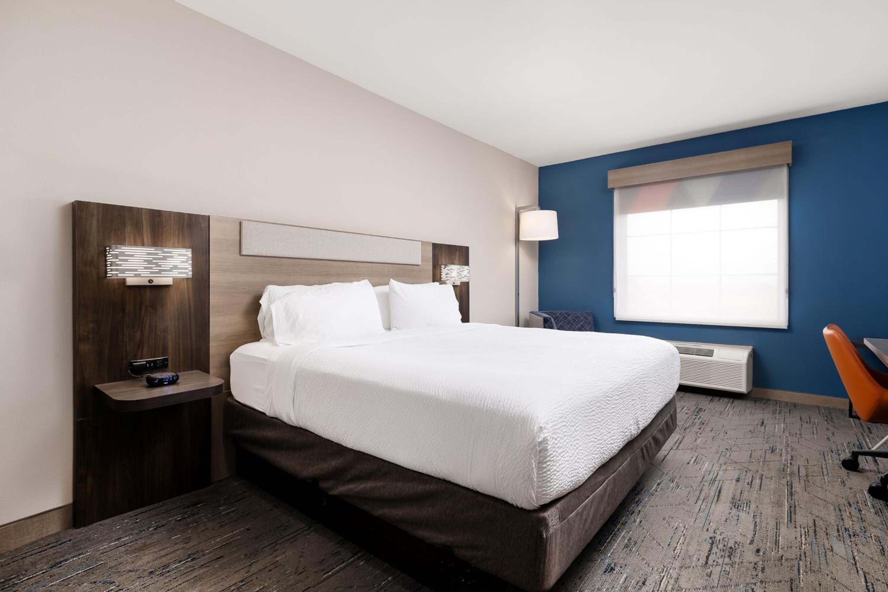 Standard King Room - Photo 2