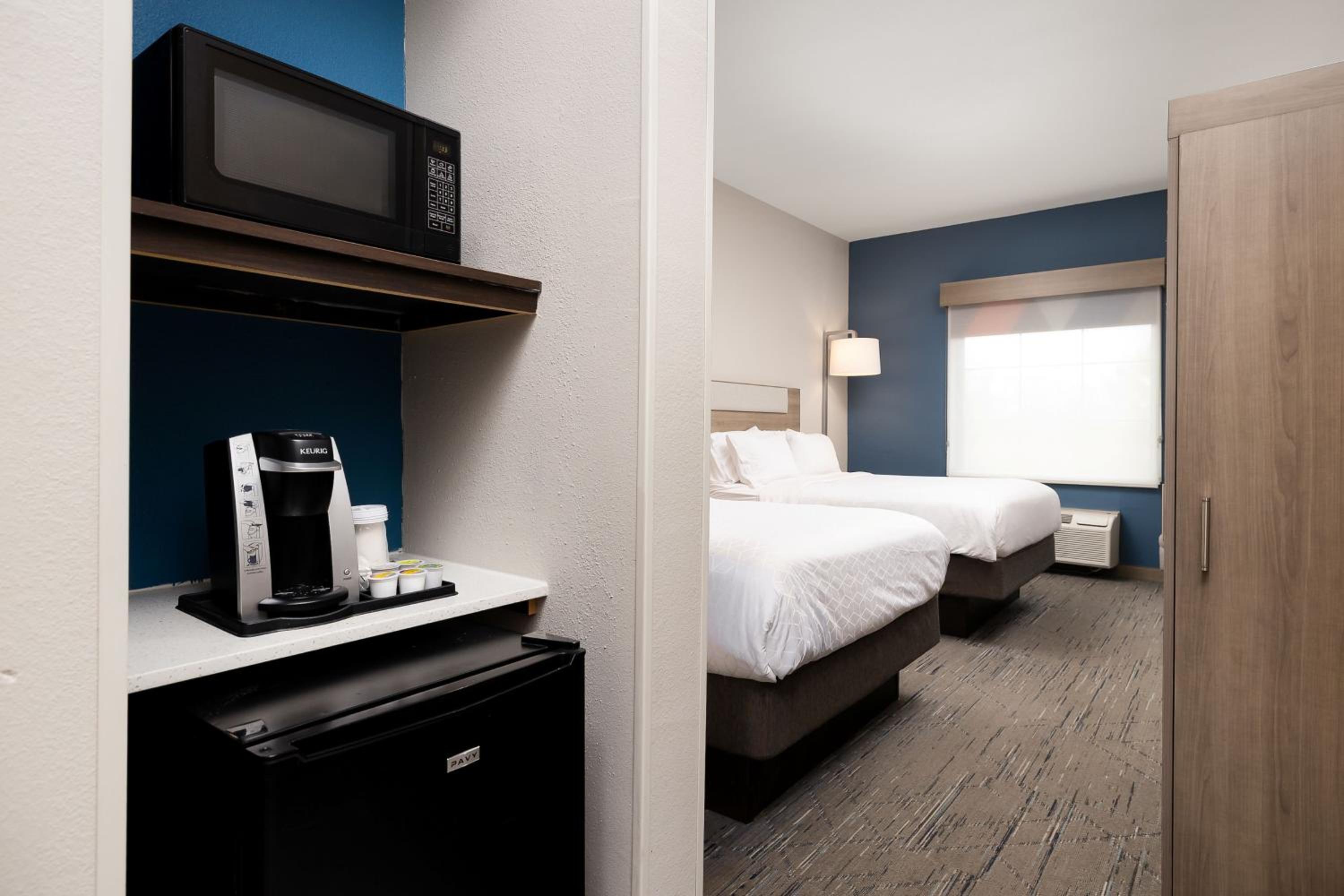 Standard Queen Room with Two Queen Beds - Photo 1