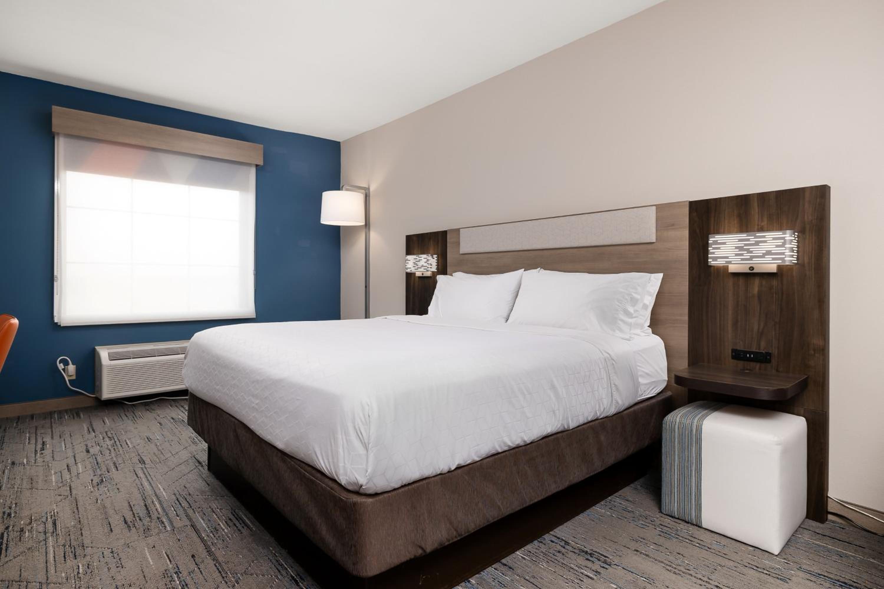 Standard King Room - Photo 3