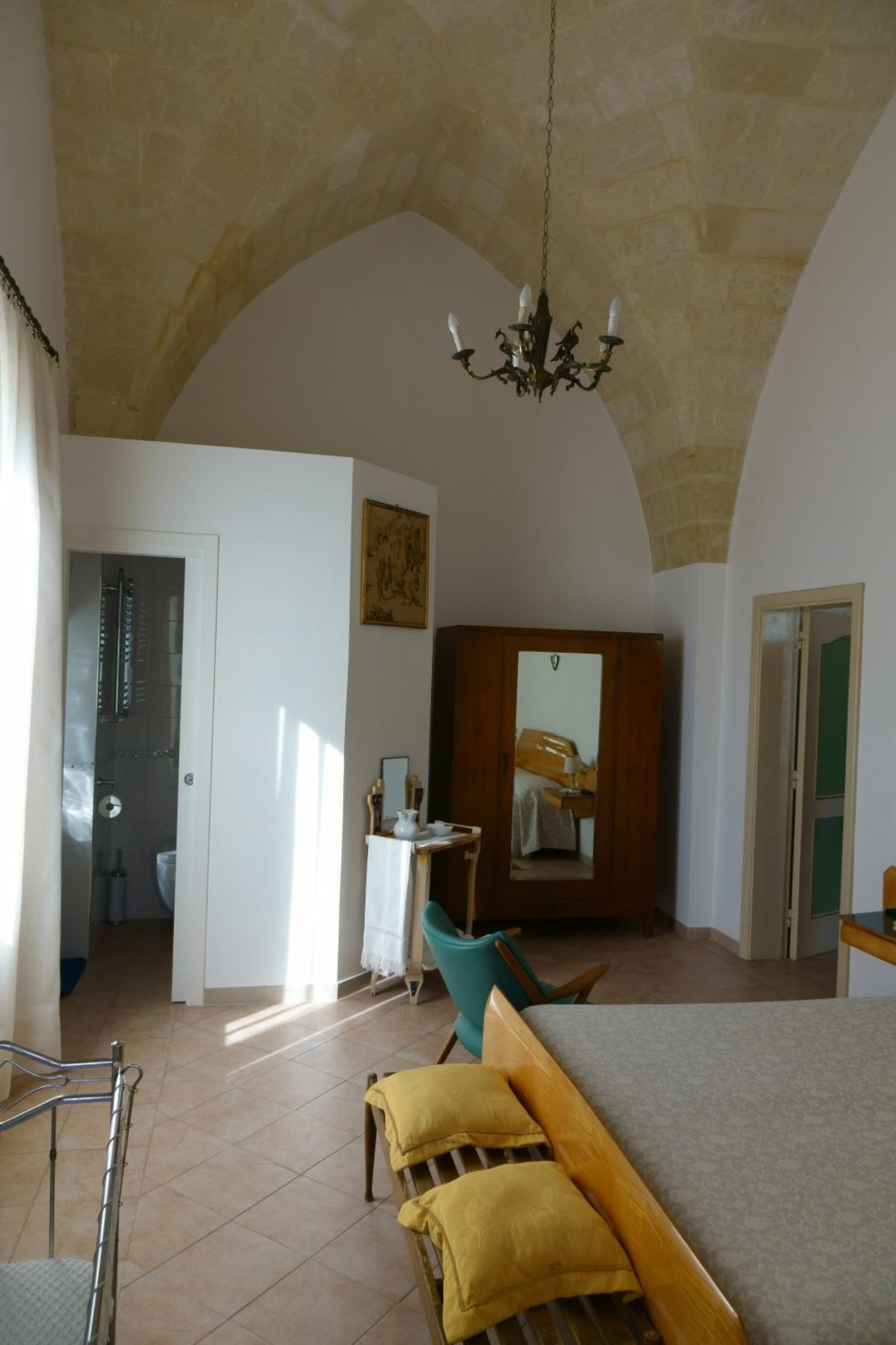 Double Room with Balcony - Photo 13