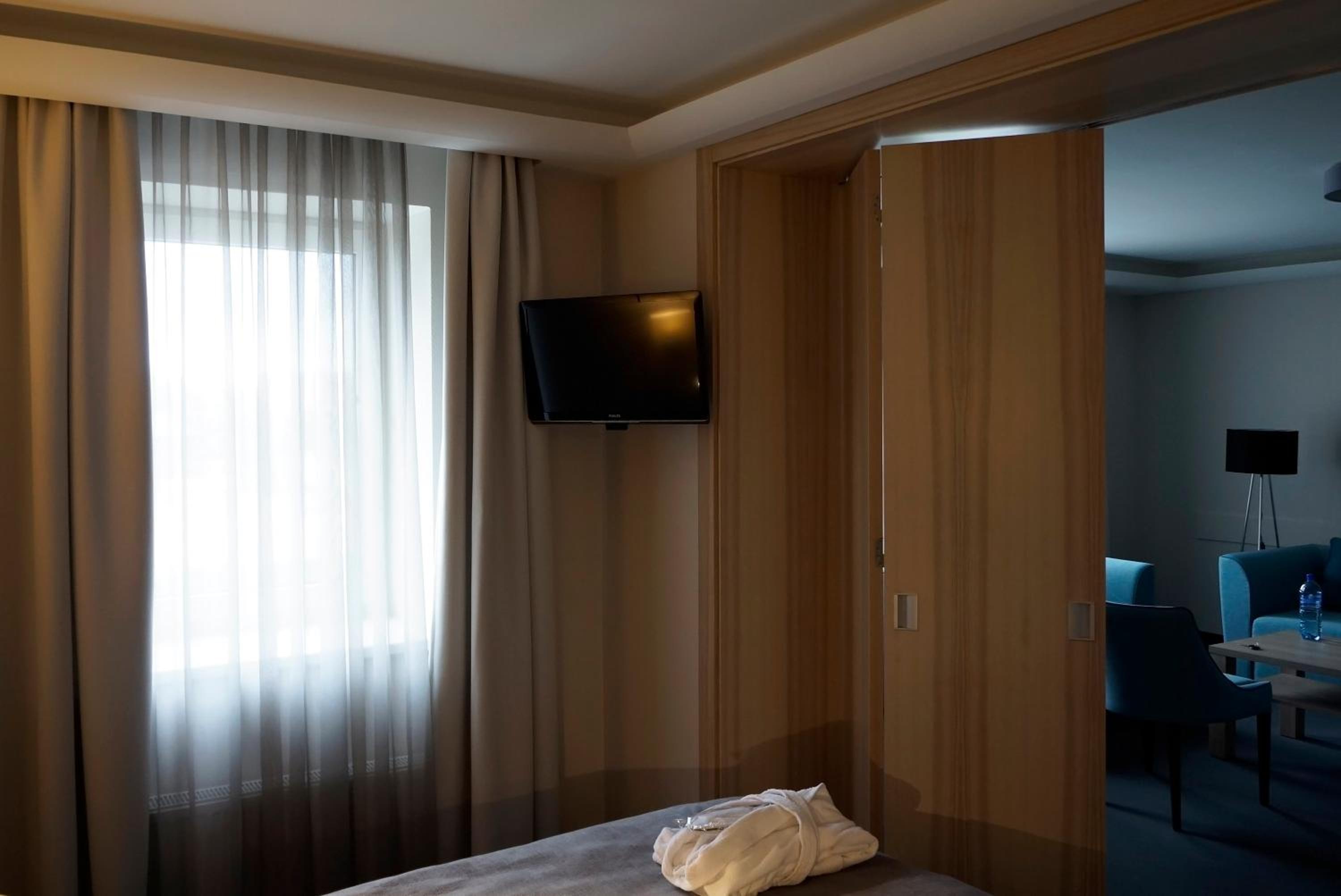 Suite - Photo 11