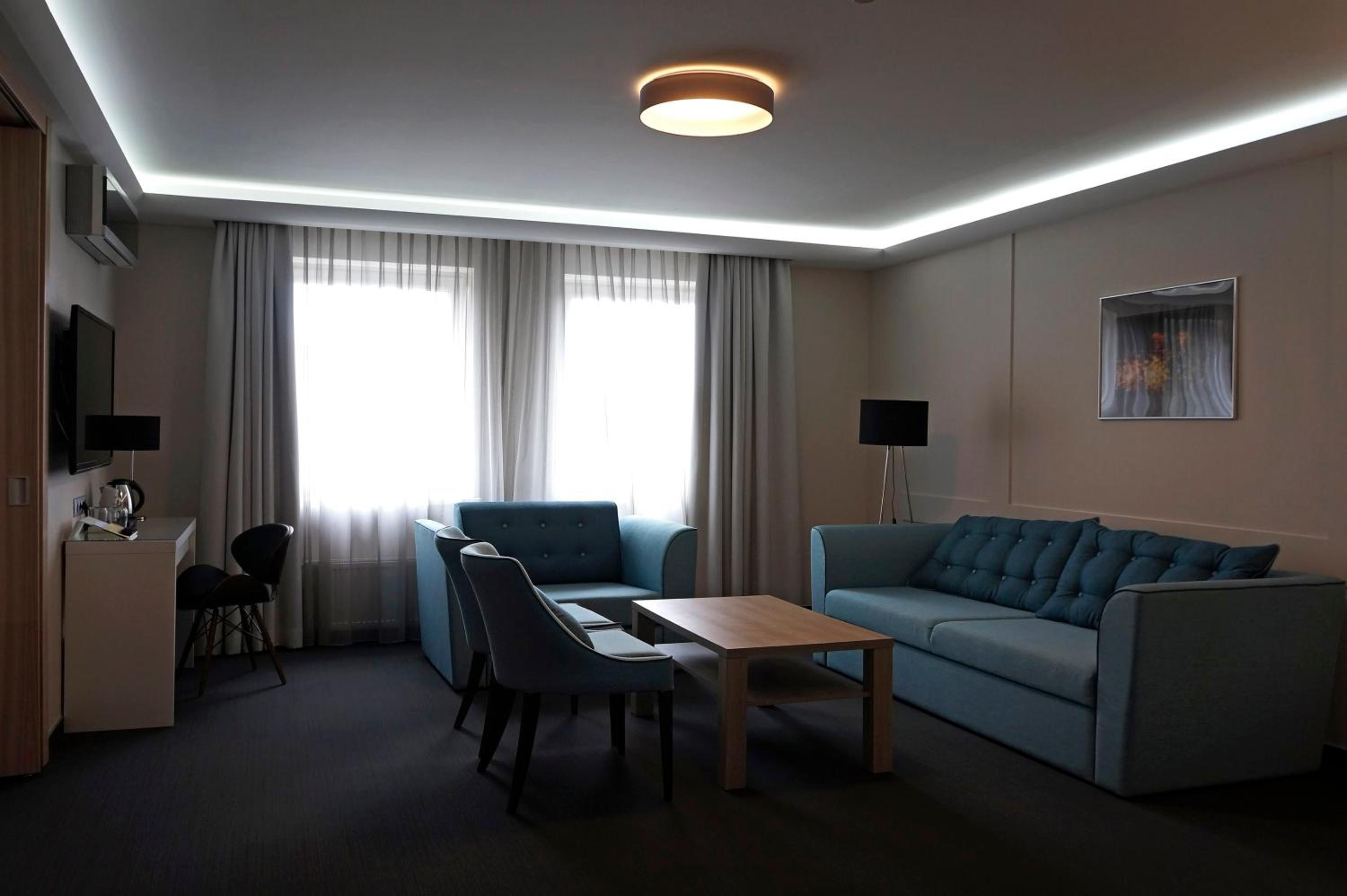 Suite - Photo 10