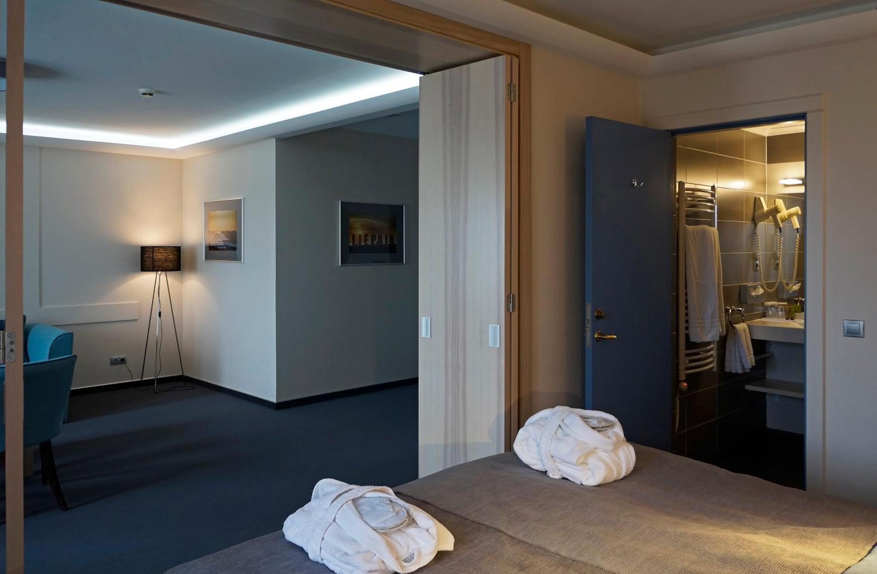 Suite - Photo 9