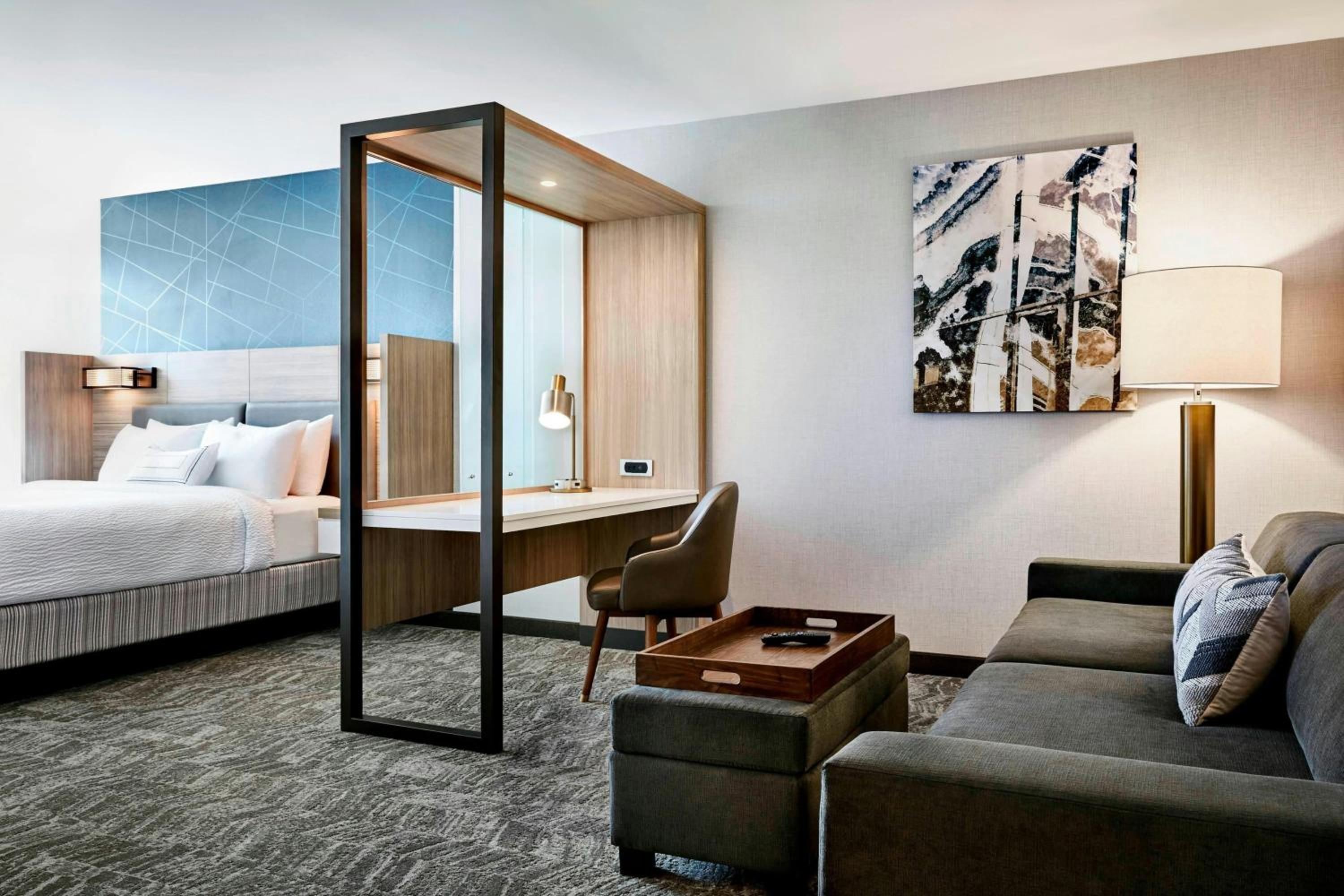 King Suite with Sofa Bed and City View photo 2