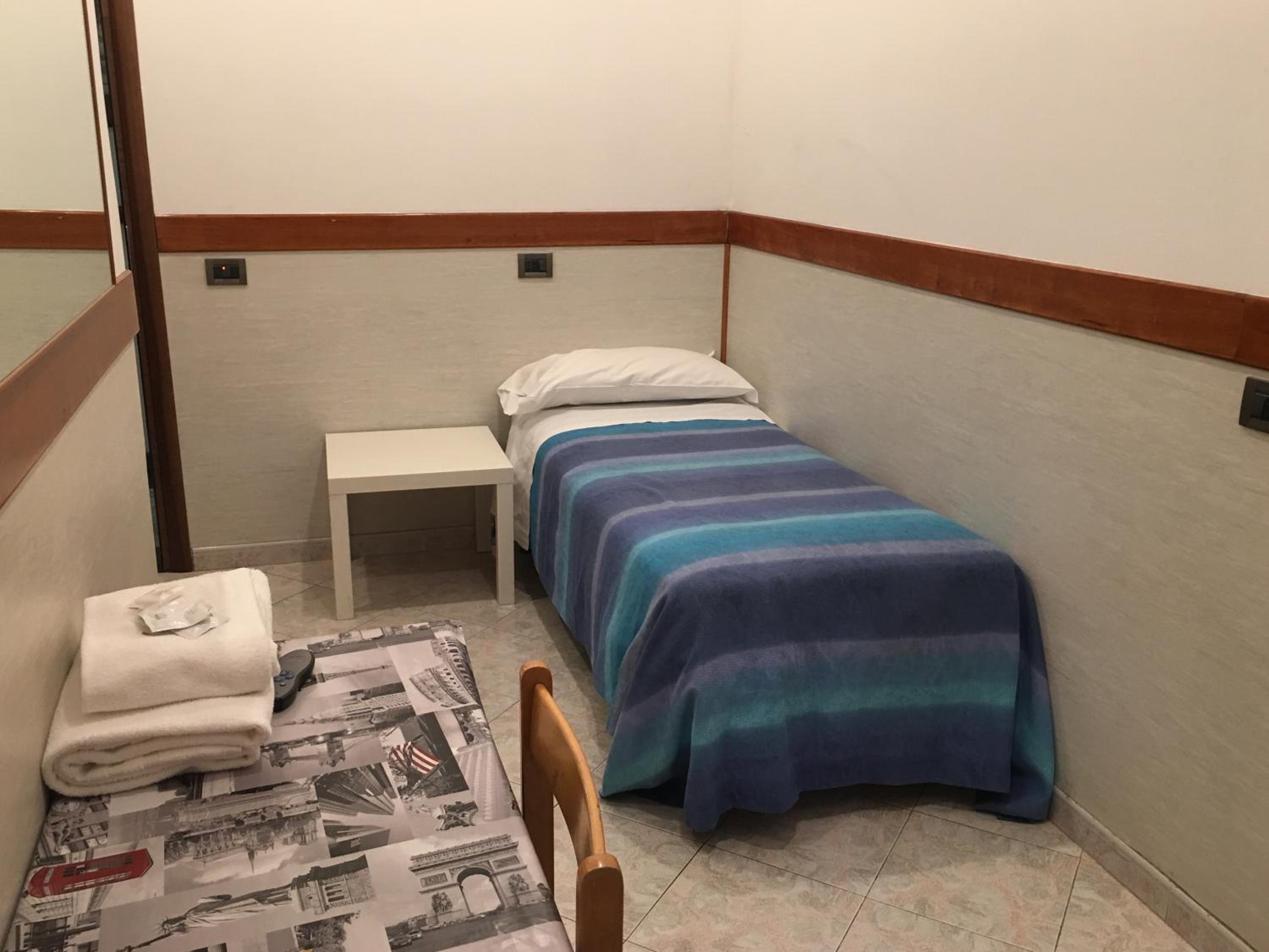Single Room photo 2