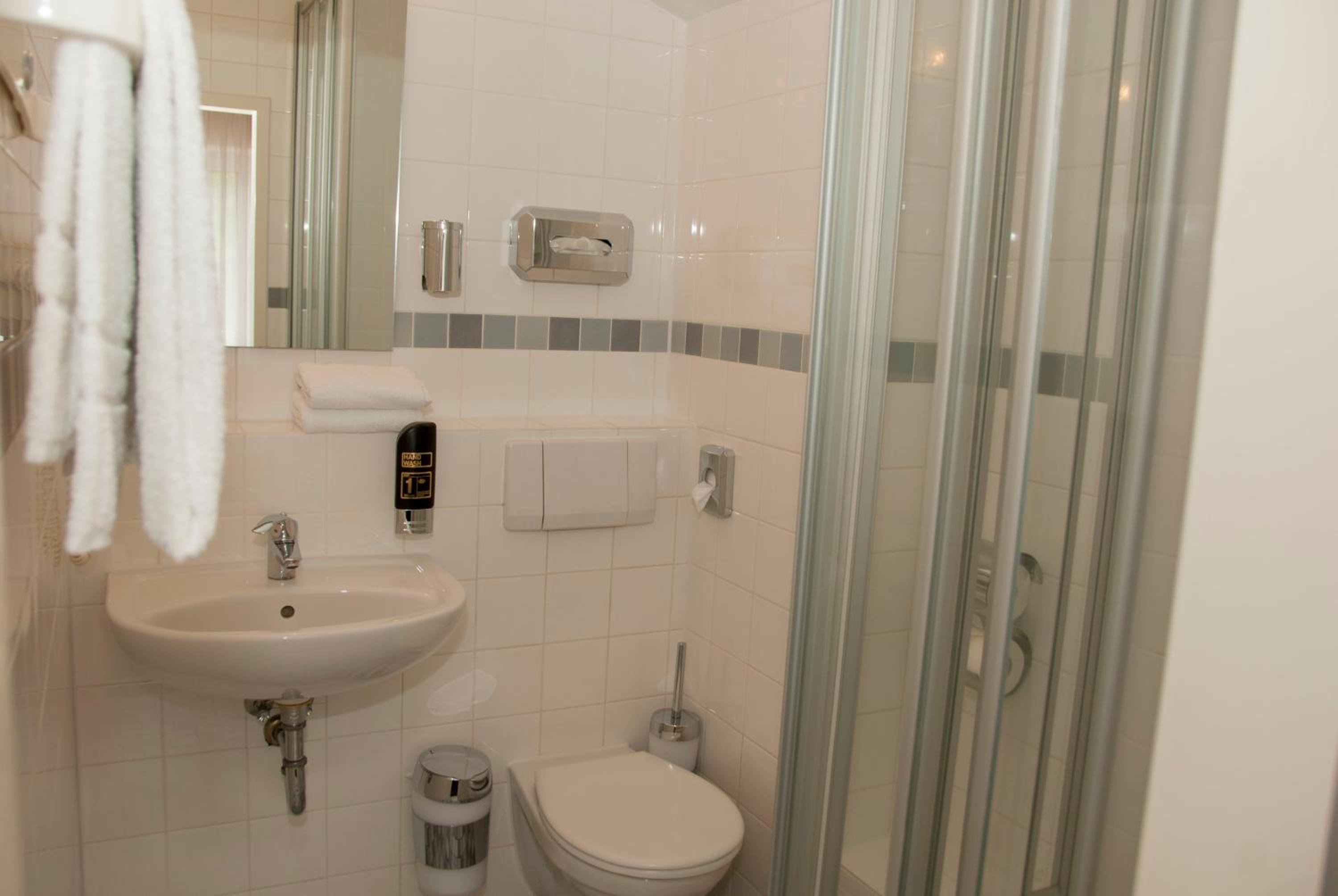 Economy Double Room - Photo 6