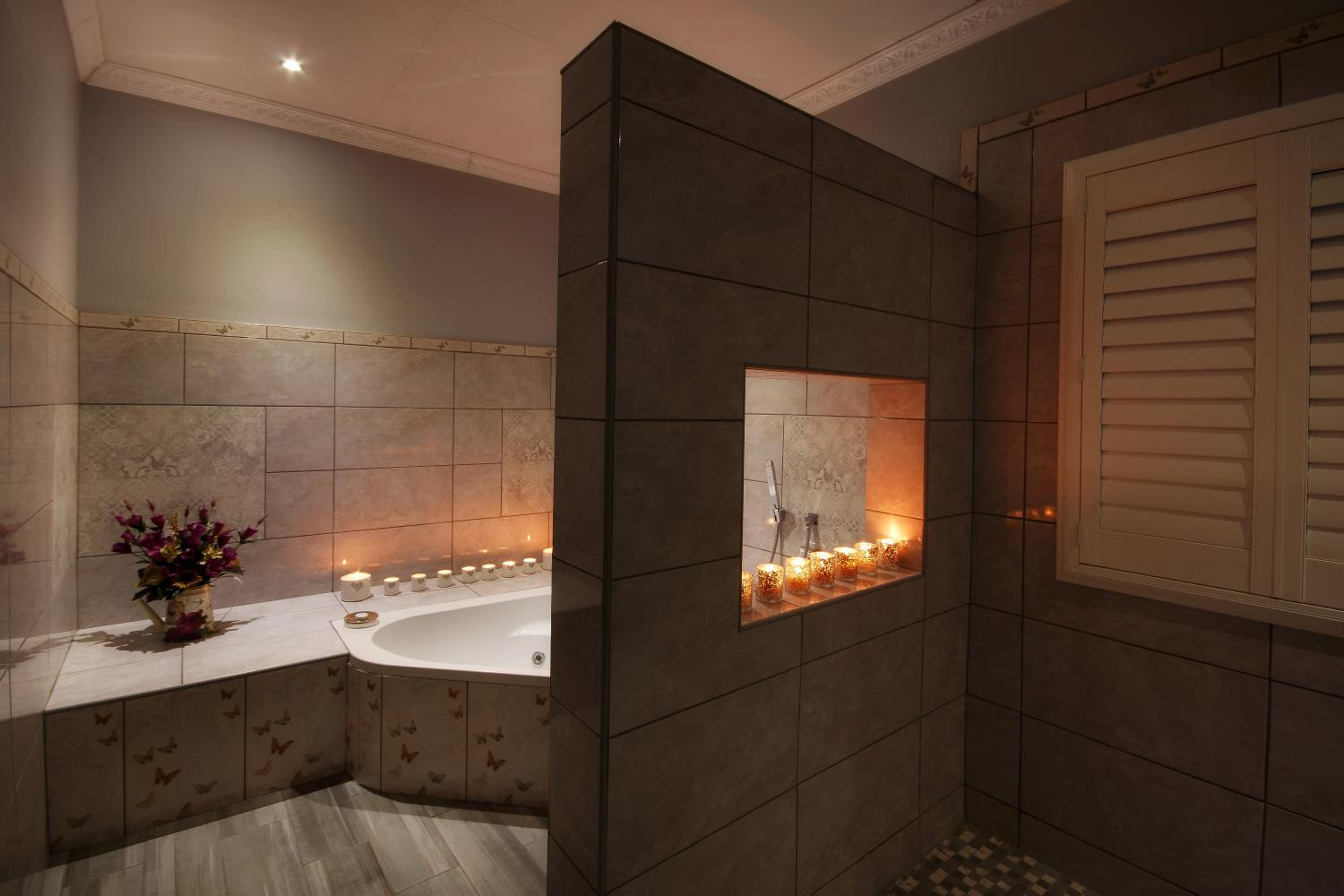 Executive Suite - Photo 7