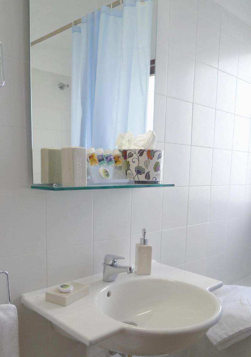 Twin Room - Photo 4