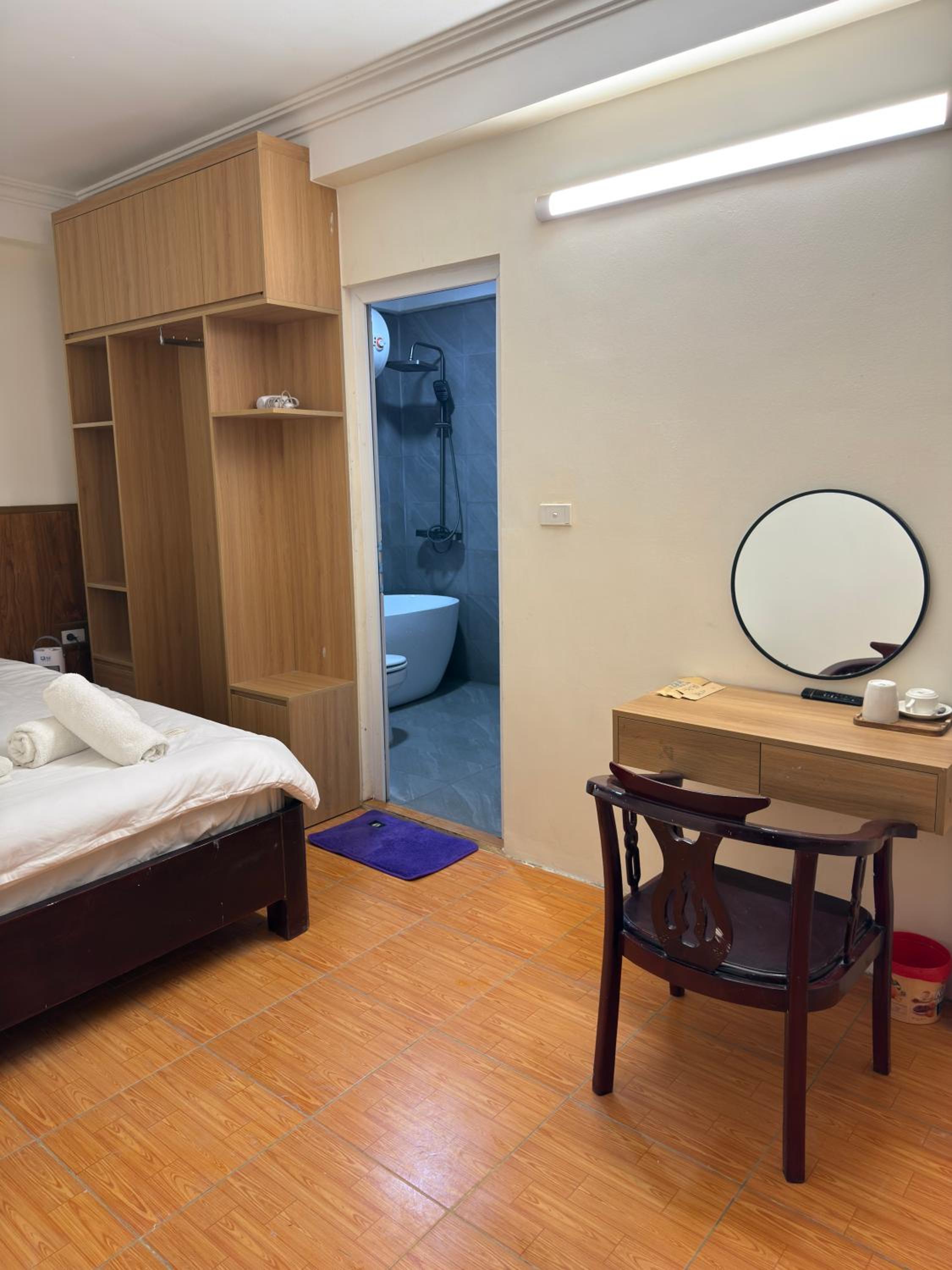 Deluxe King Room - Photo 4