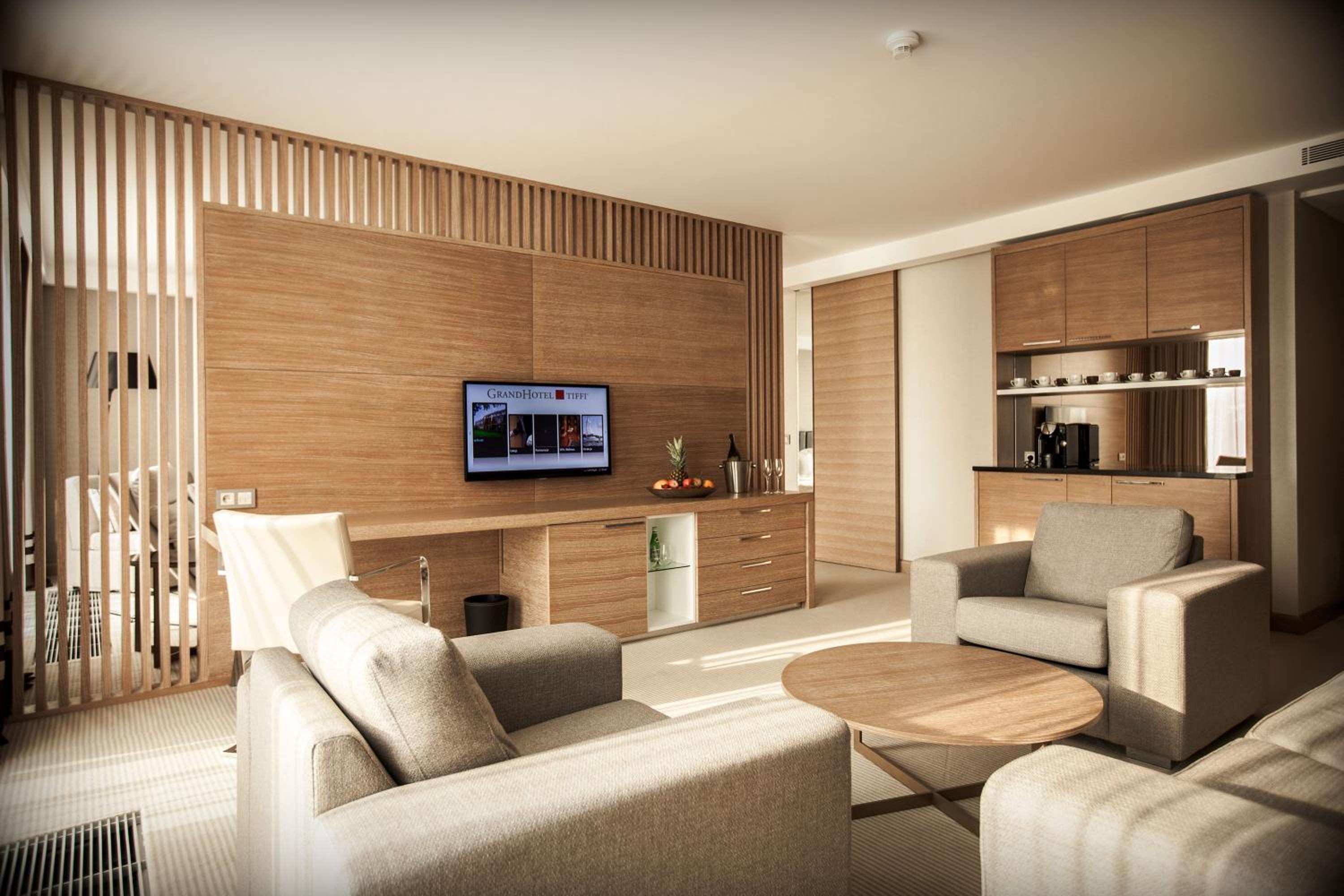 Joker Suite with Lake View photo 1