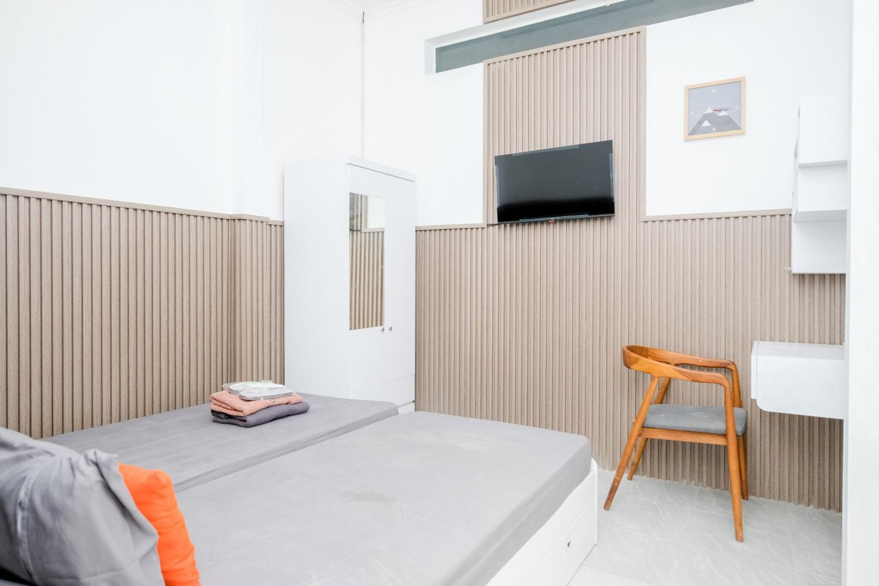 Standard Twin Room - Photo 9