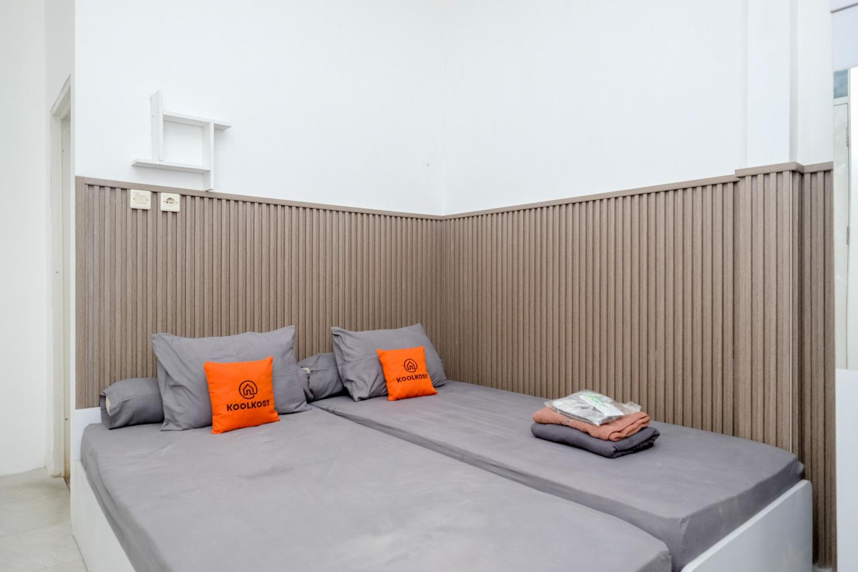 Standard Twin Room - Photo 4