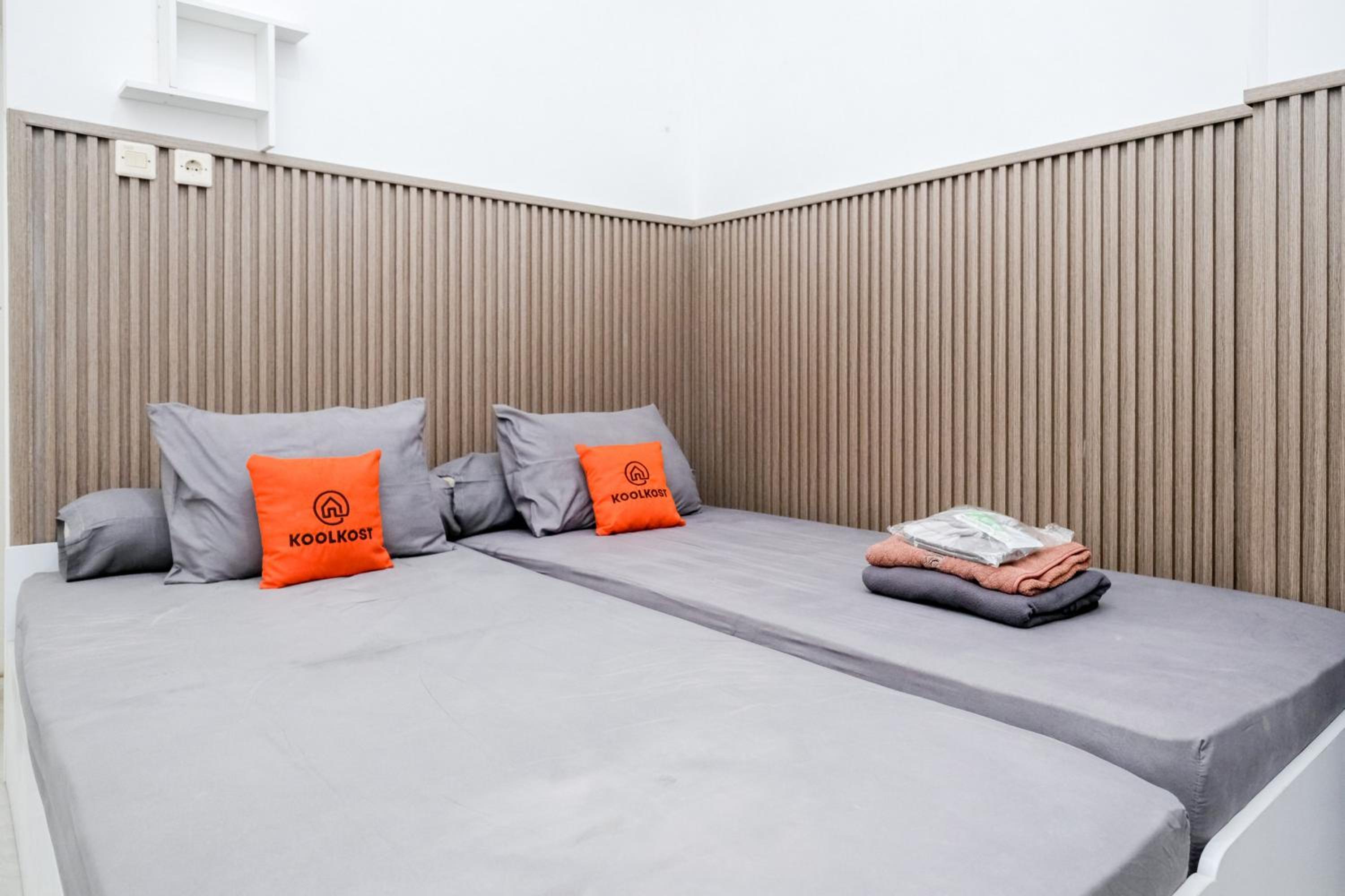 Standard Twin Room - Photo 2