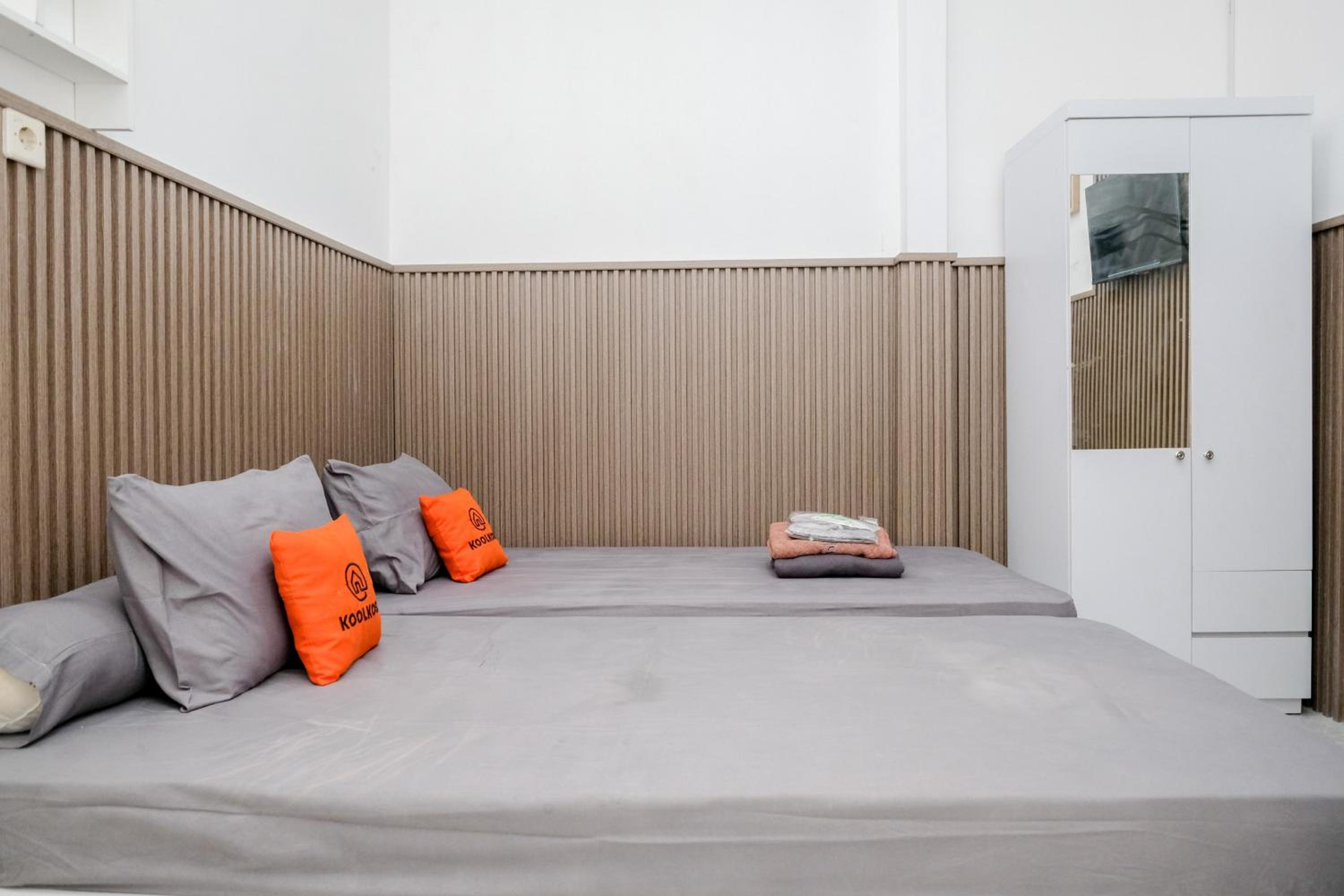 Standard Twin Room - Photo 1