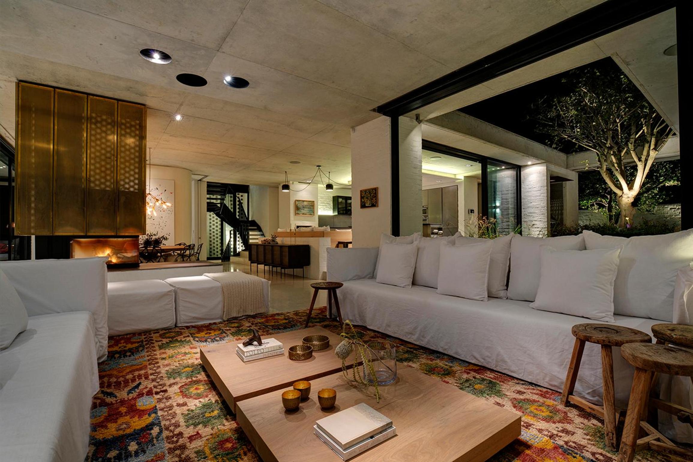 Five-Bedroom Villa with River Views photo 1