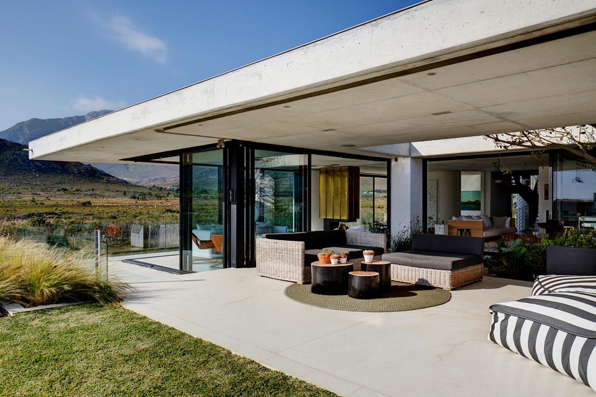 Five-Bedroom Villa with River Views photo 3