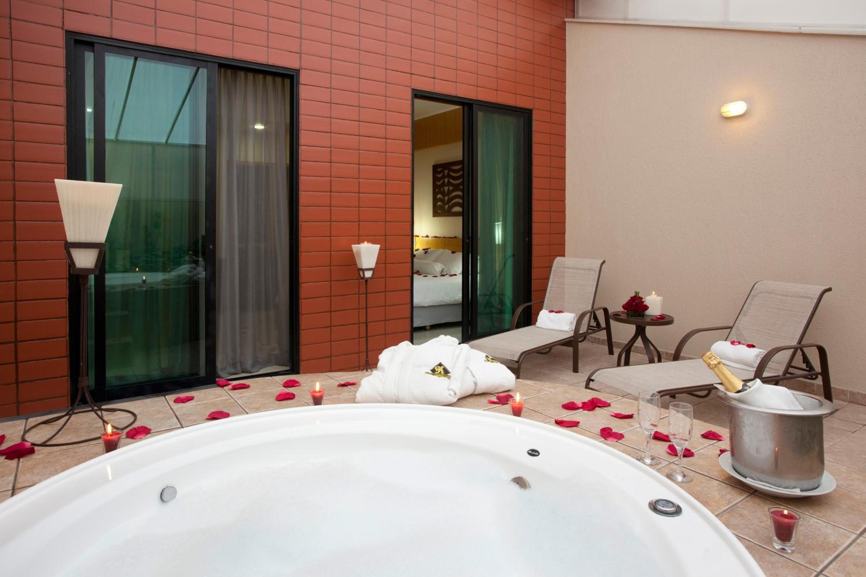 Superior Double Room with Bath thumbnail 5