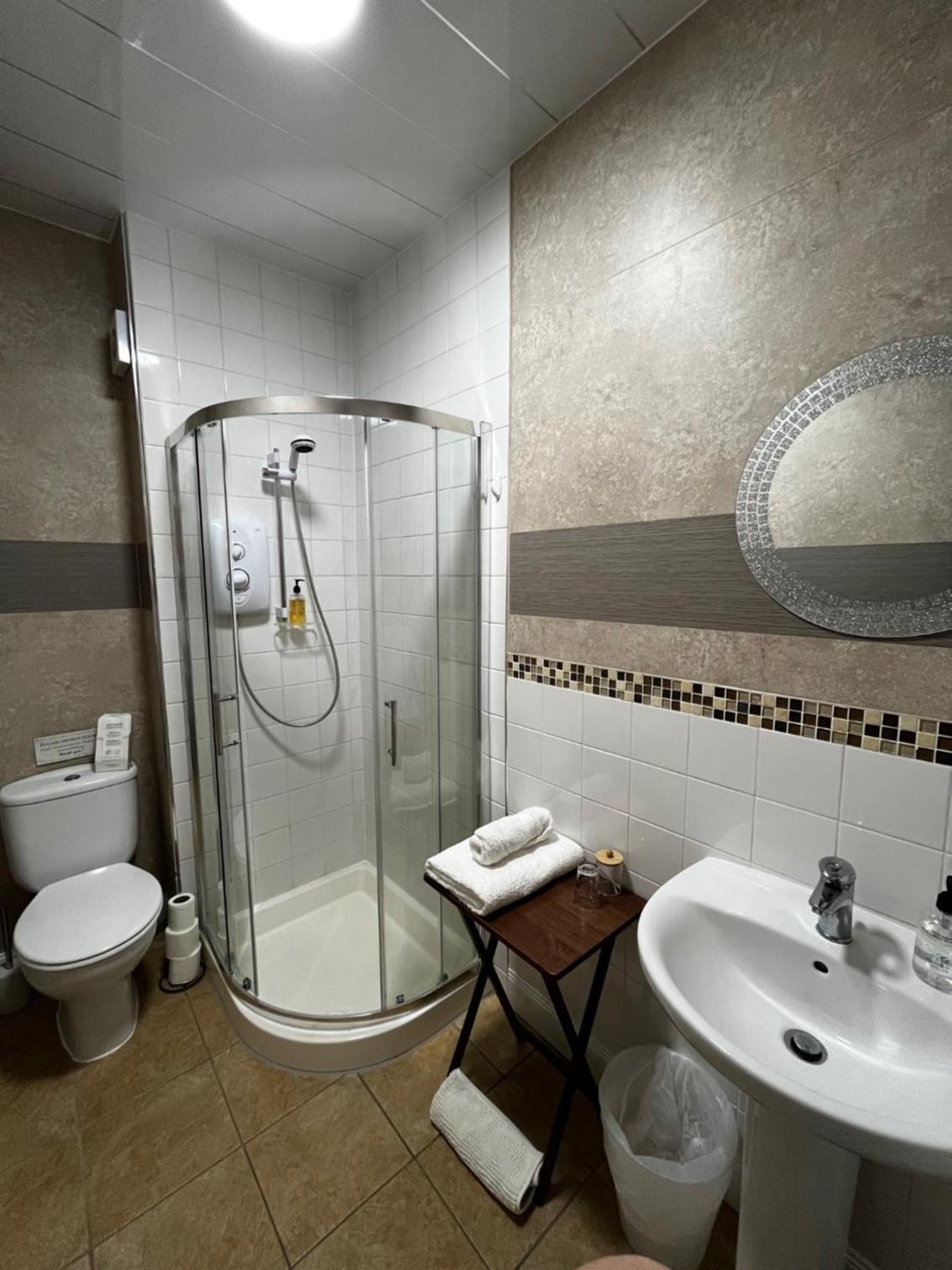 Double Room with Private External Bathroom photo 2
