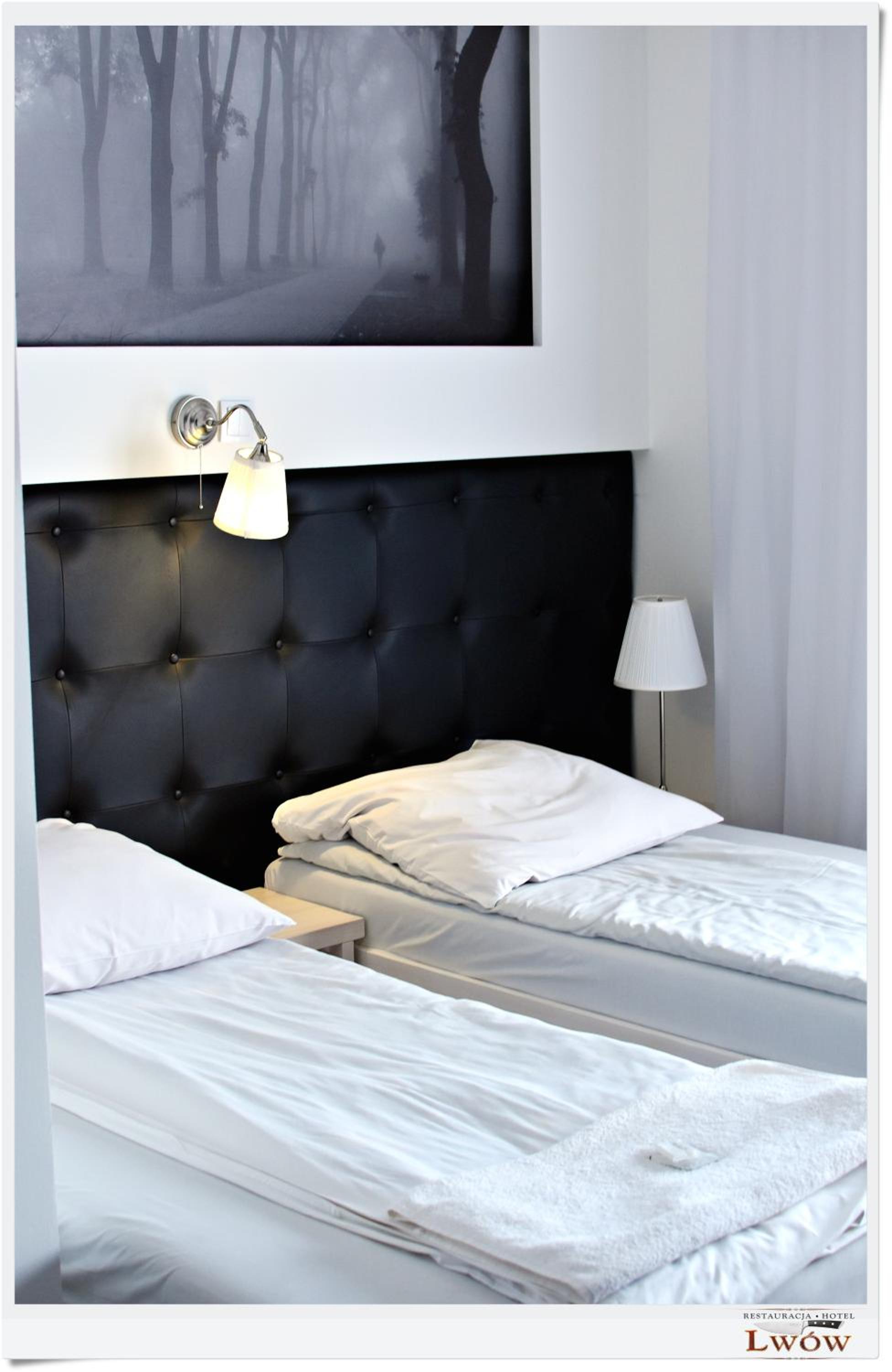Twin Room - Photo 2
