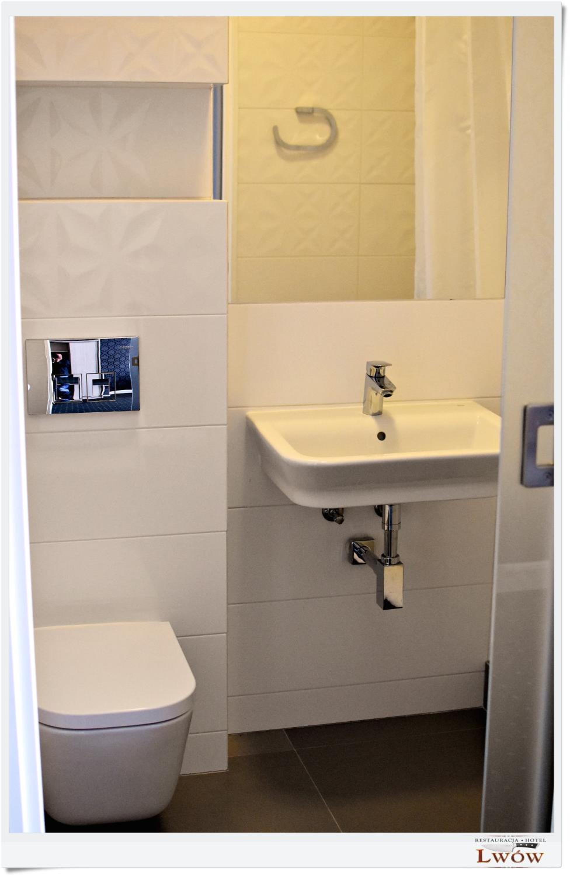 Deluxe Double Room with Shower - Photo 5