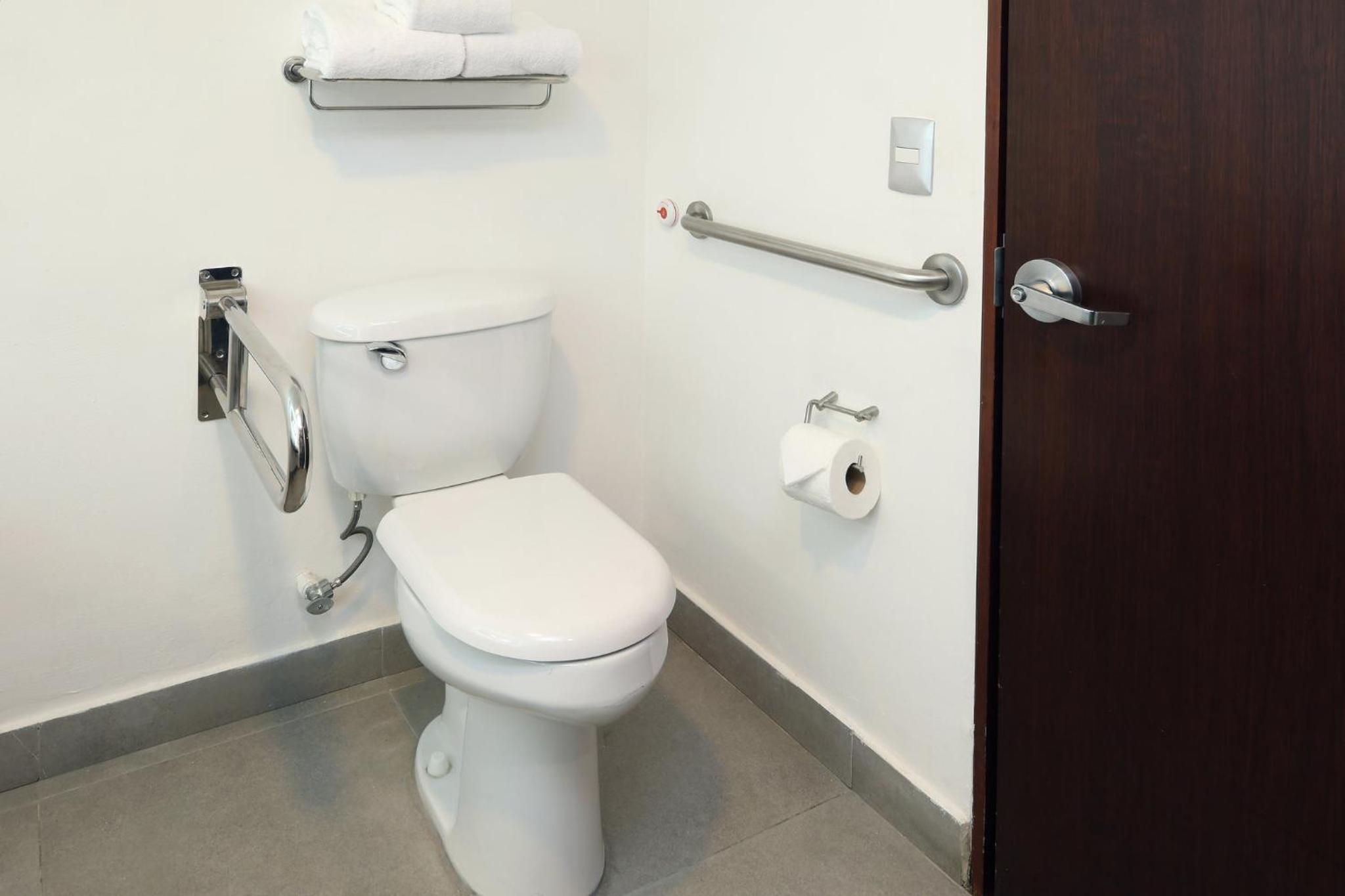 King Room - Disability Access photo 2