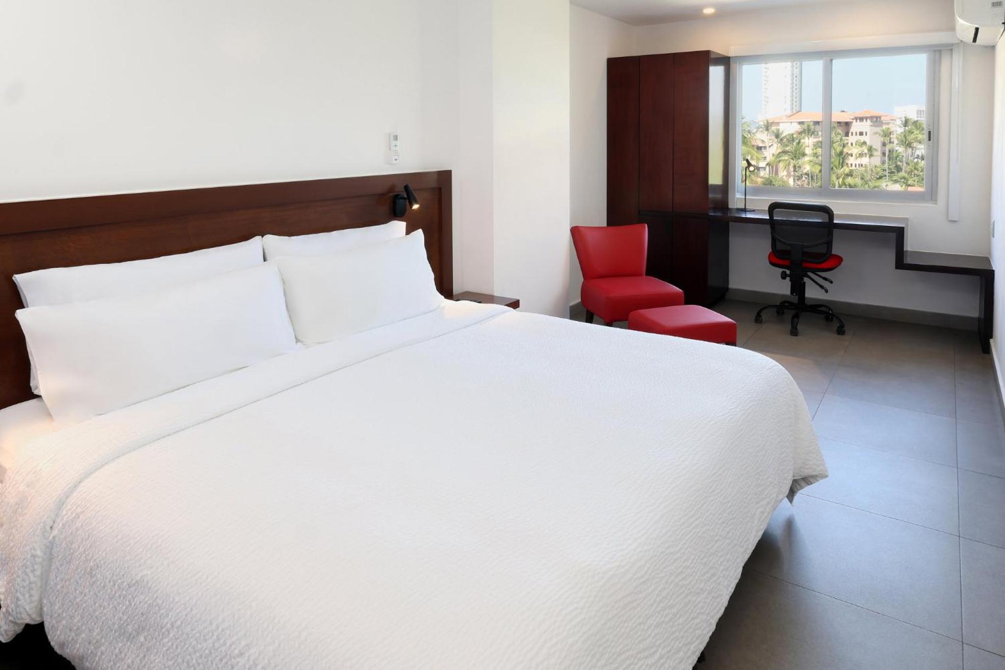 Standard King Room with City View