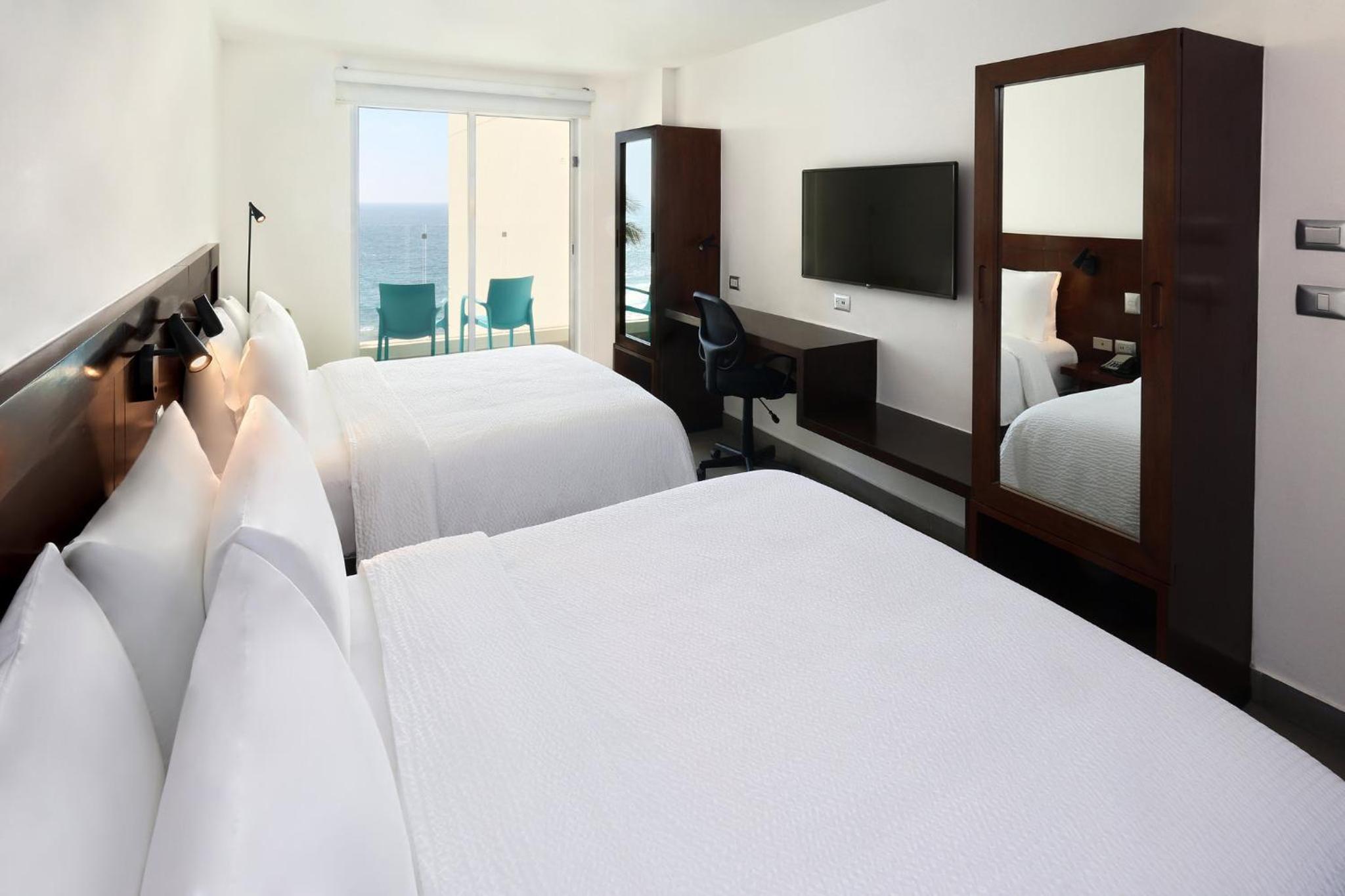 Standard Queen Room with Ocean View