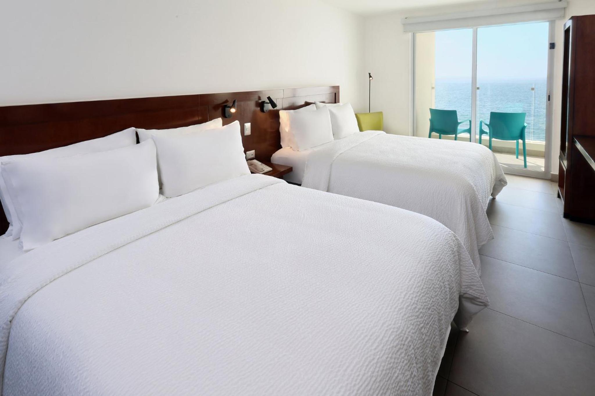 Standard Queen Room with Ocean View - High Floor