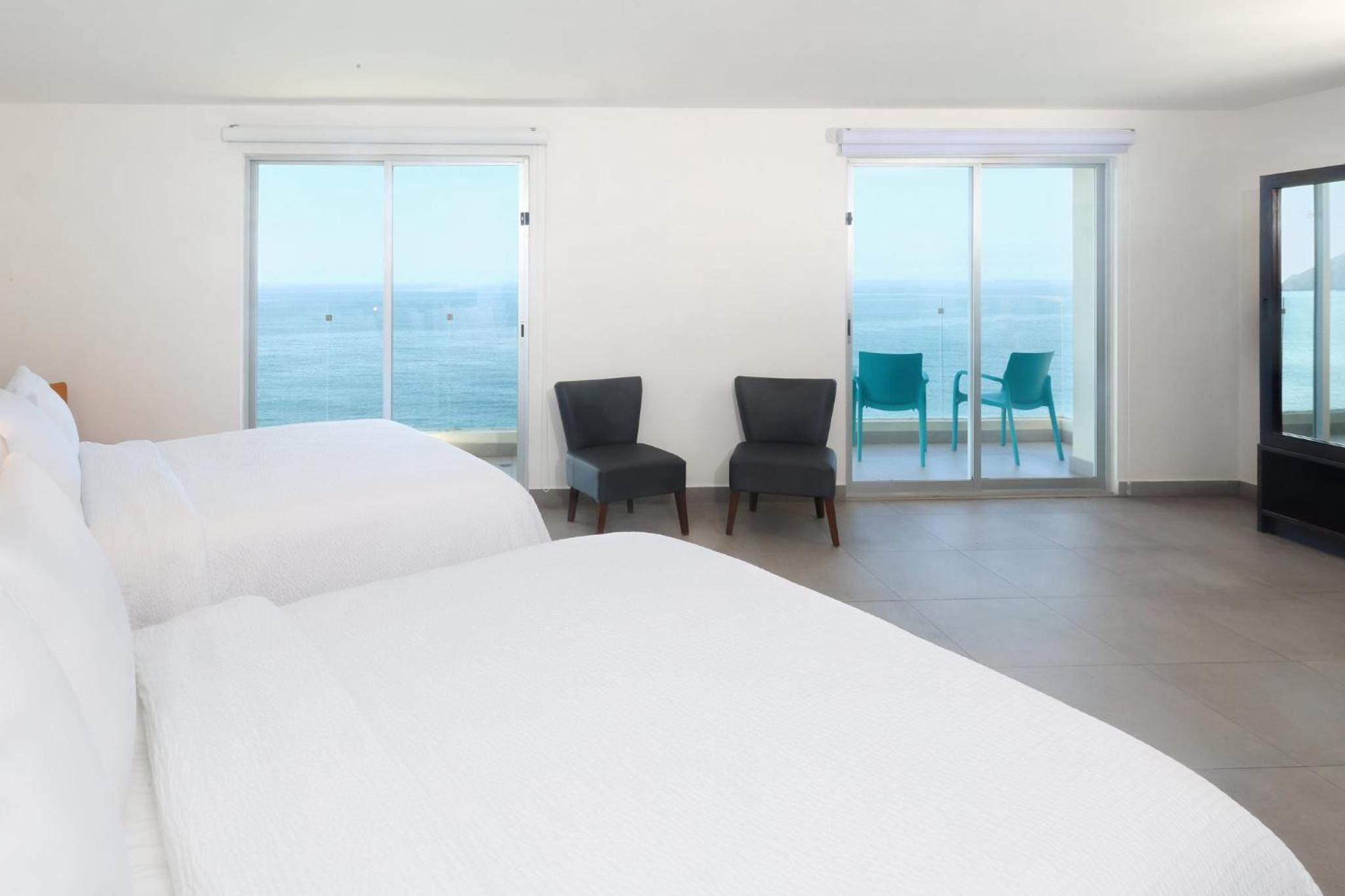 Queen Suite with Two Queen Beds and Ocean Front photo 3