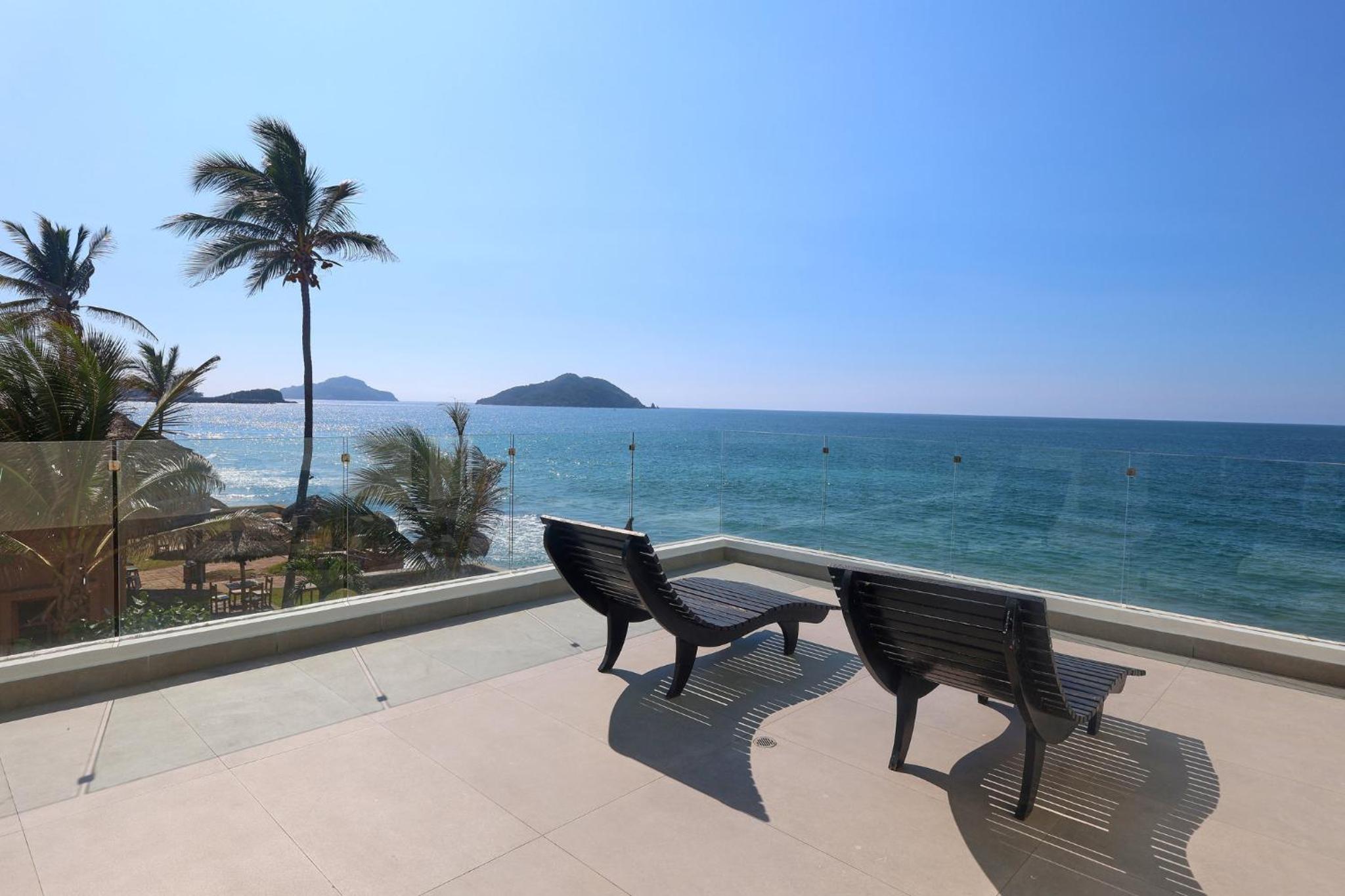 Two-Bedroom Queen Suite - Ocean Front