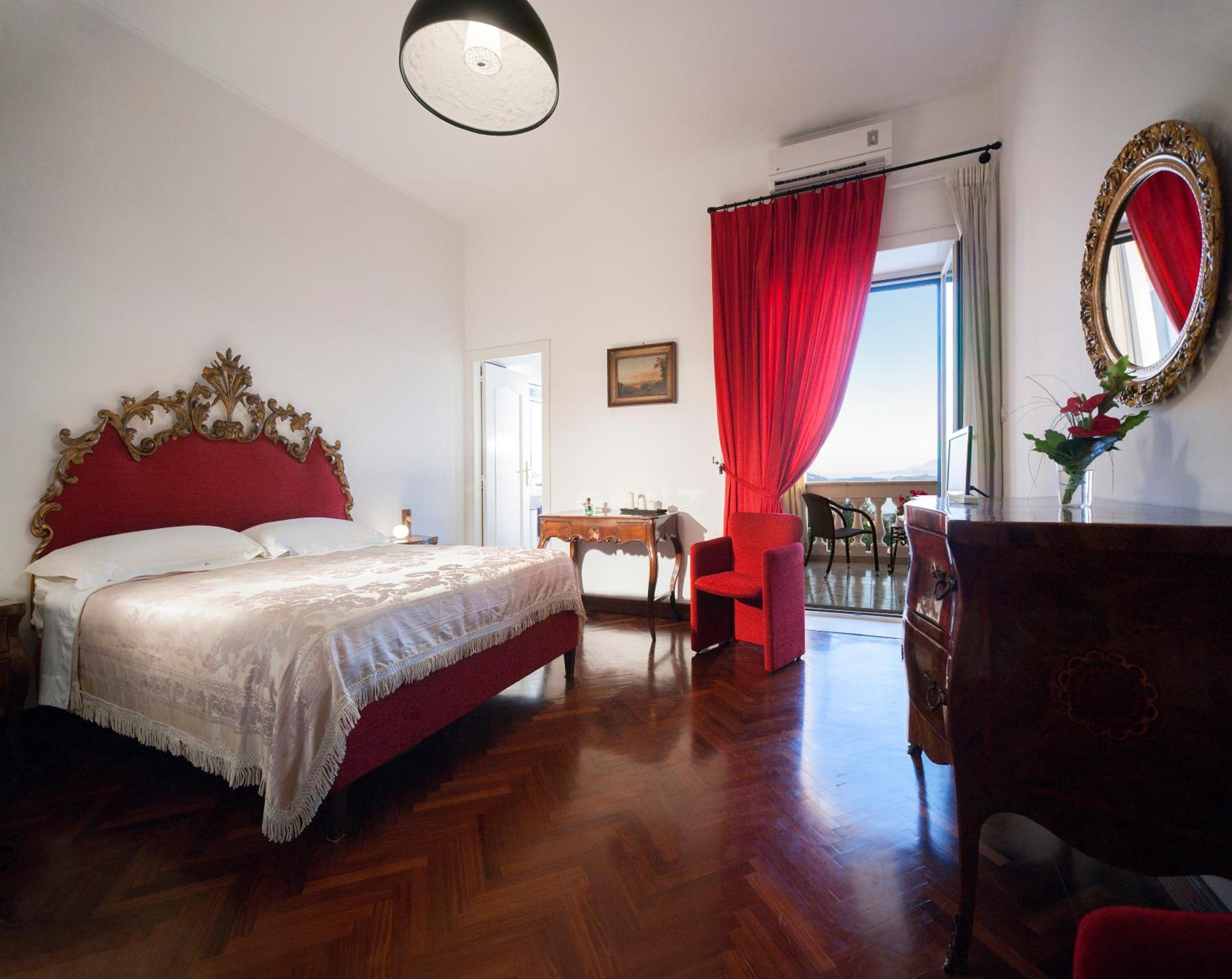 Deluxe Double Room with Balcony and Sea View photo 1
