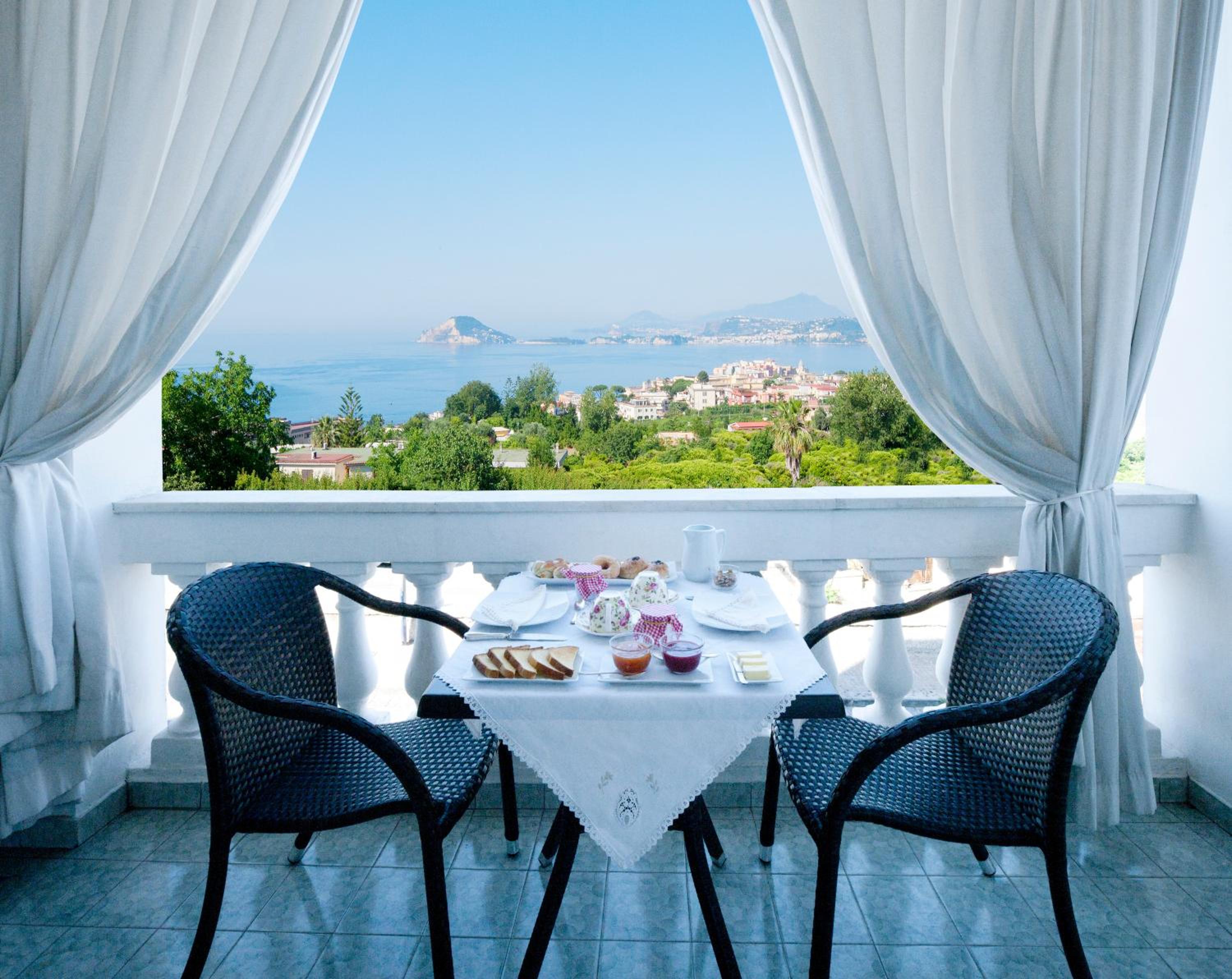 Deluxe Double Room with Balcony and Sea View photo 3
