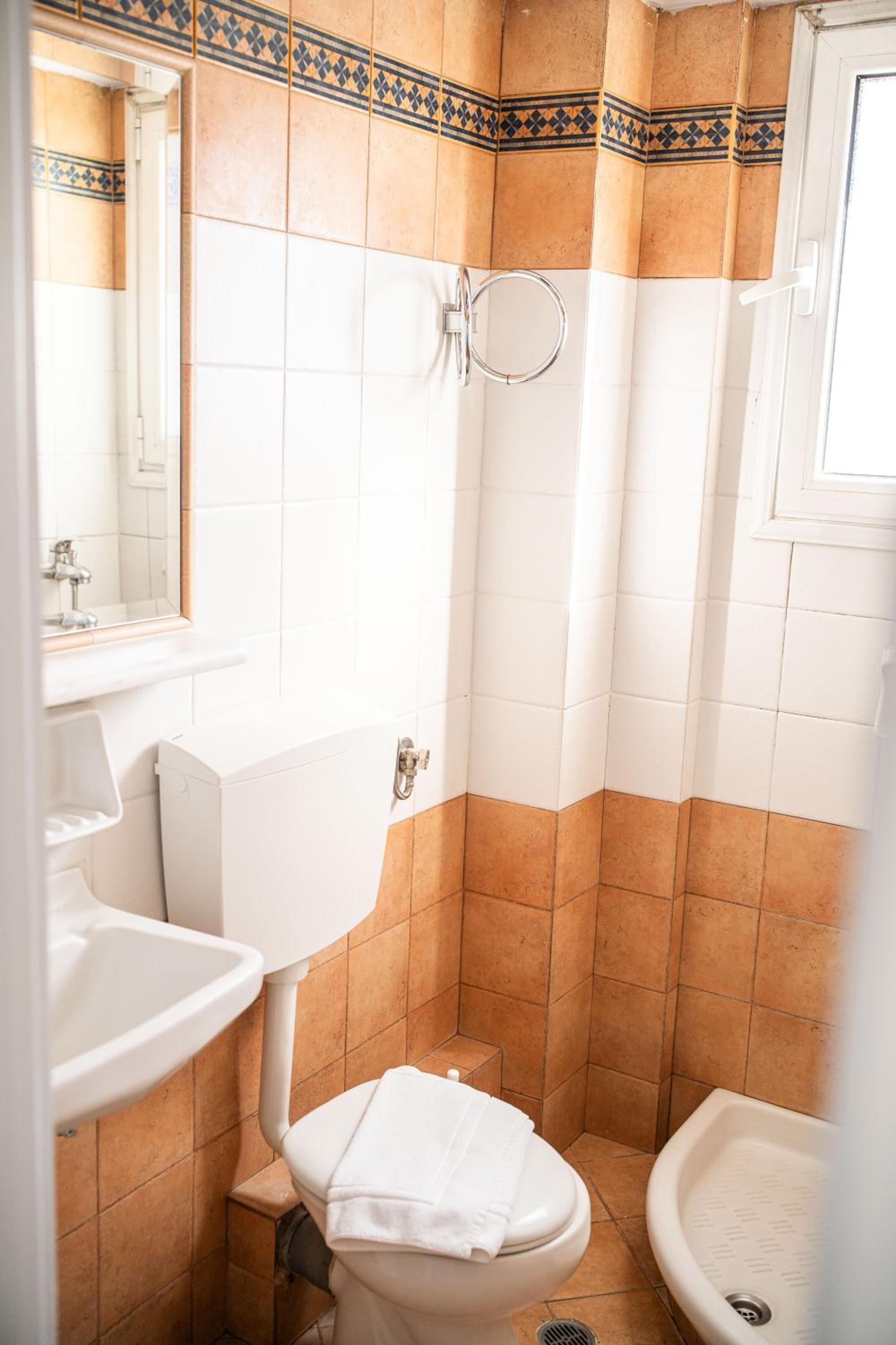 Small Double Room - Photo 1