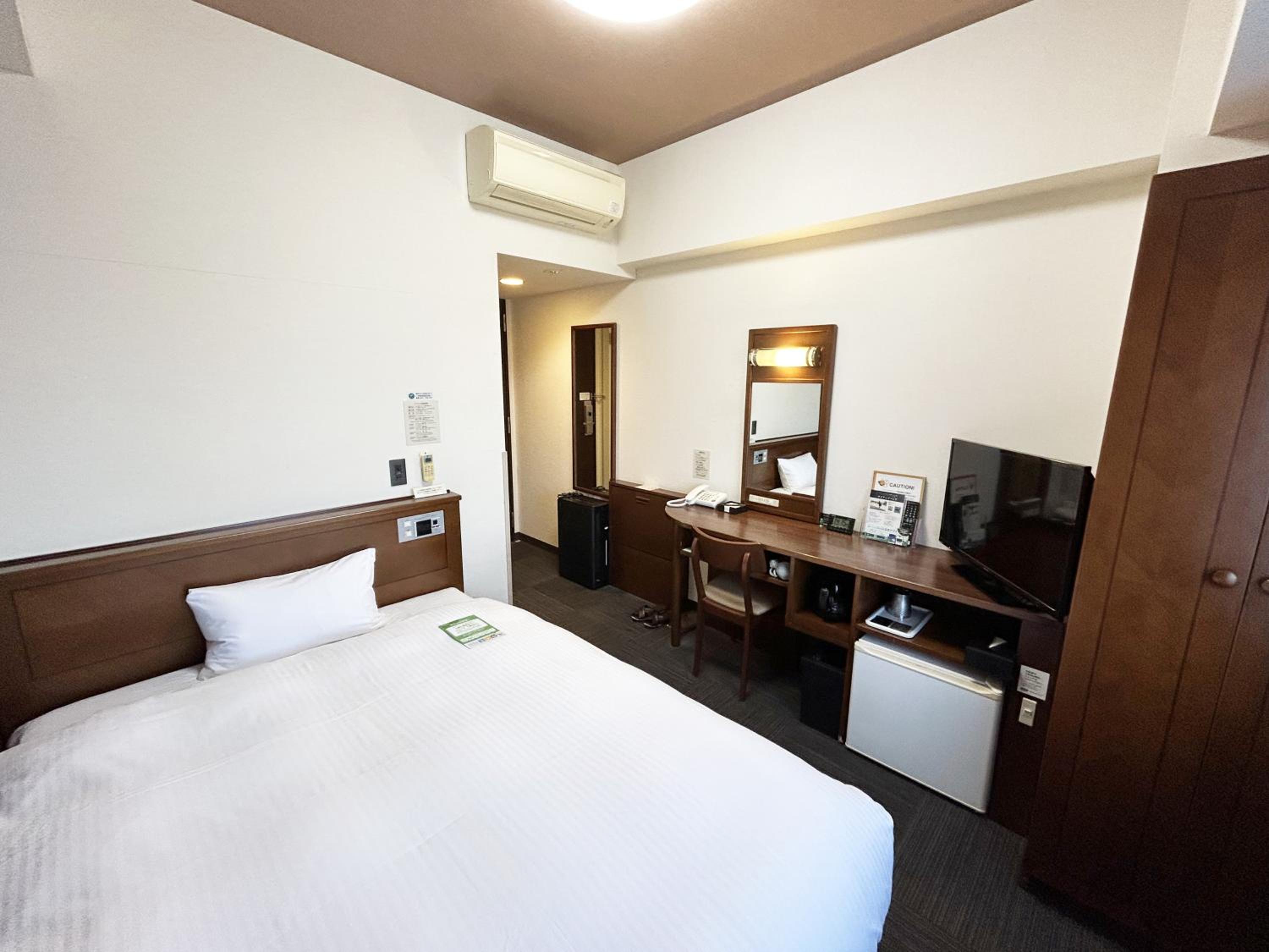 Single Room - Smoking - Cleaning Every 3 Days photo 3